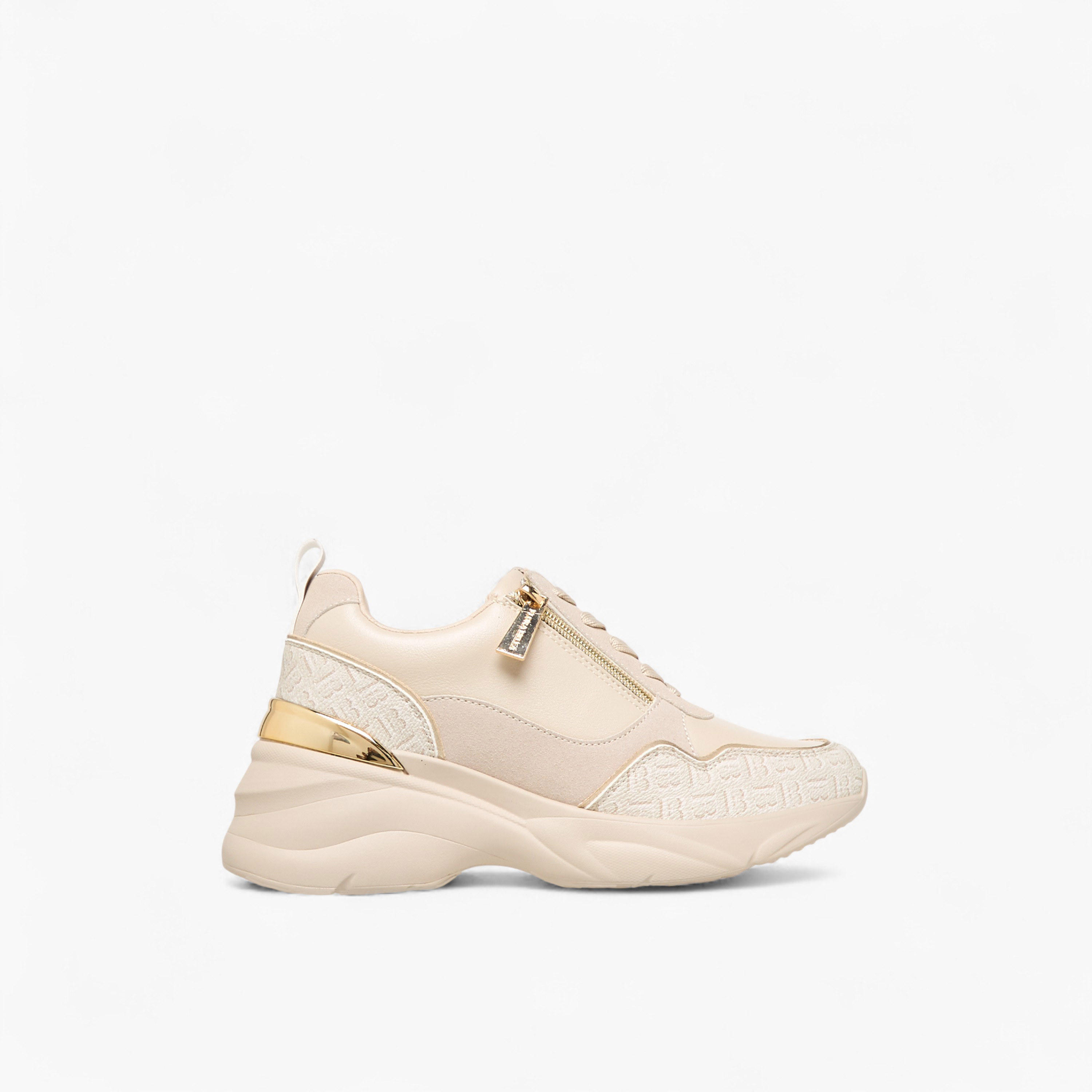 حذاء سنيكرز برباط إغلاق وشريط مونوجرام للنساء من فلورا بيلا-women-shoes-sneakers-image-3