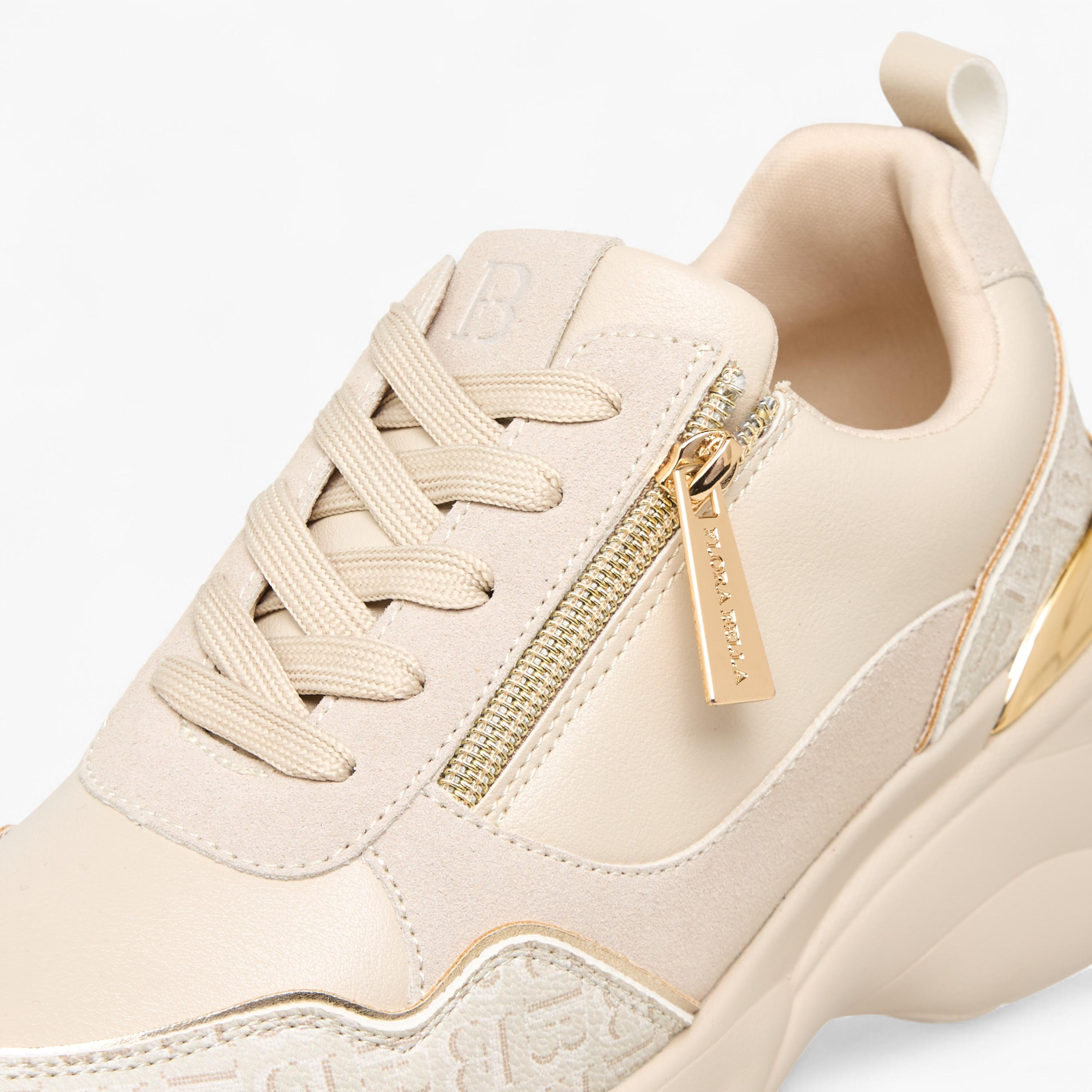 حذاء سنيكرز برباط إغلاق وشريط مونوجرام للنساء من فلورا بيلا-women-shoes-sneakers-image-4