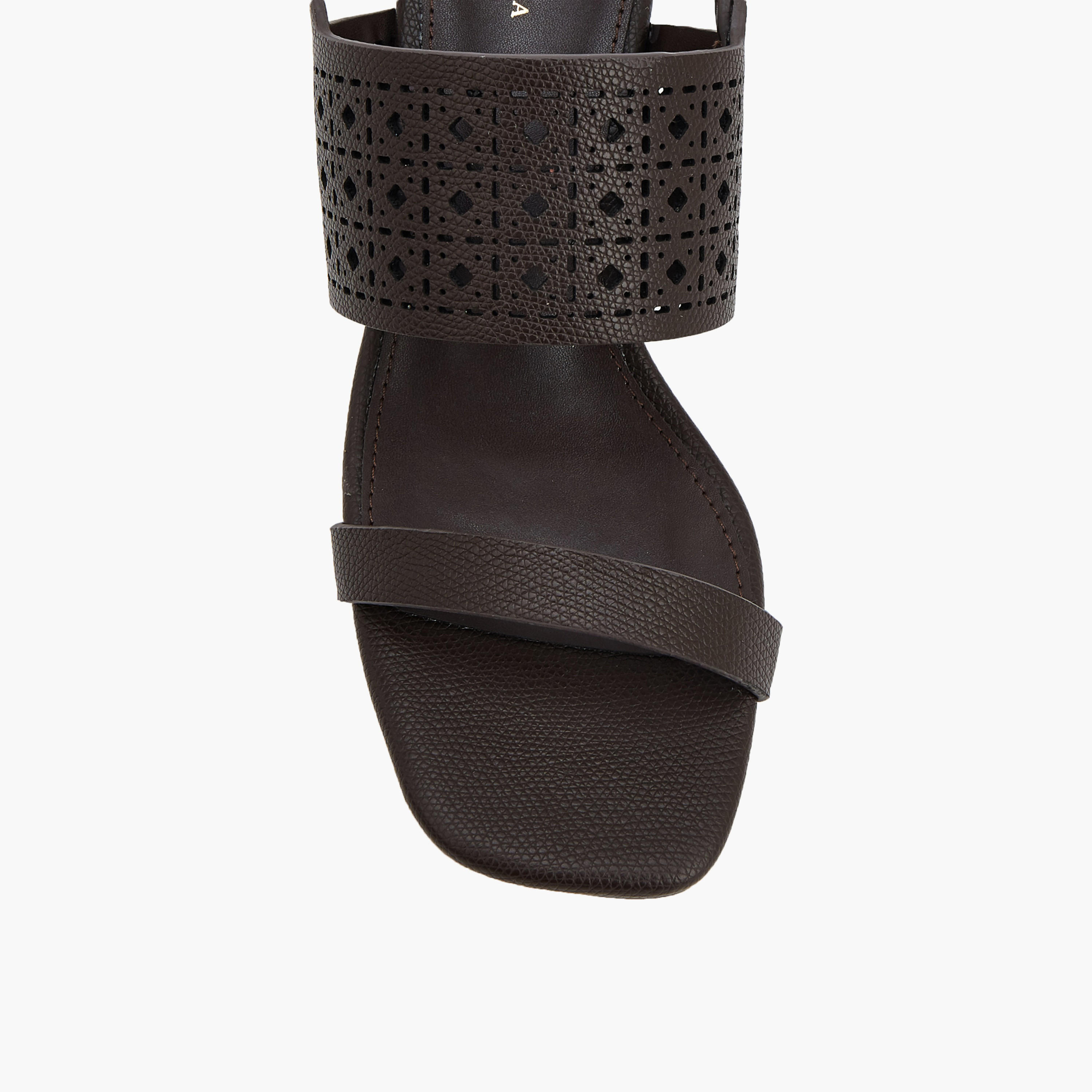 صندل مفرّغ بالليزر بكعب عريض للنساء من فلورا بيلا-women-shoes-sandals-heeled-image-4