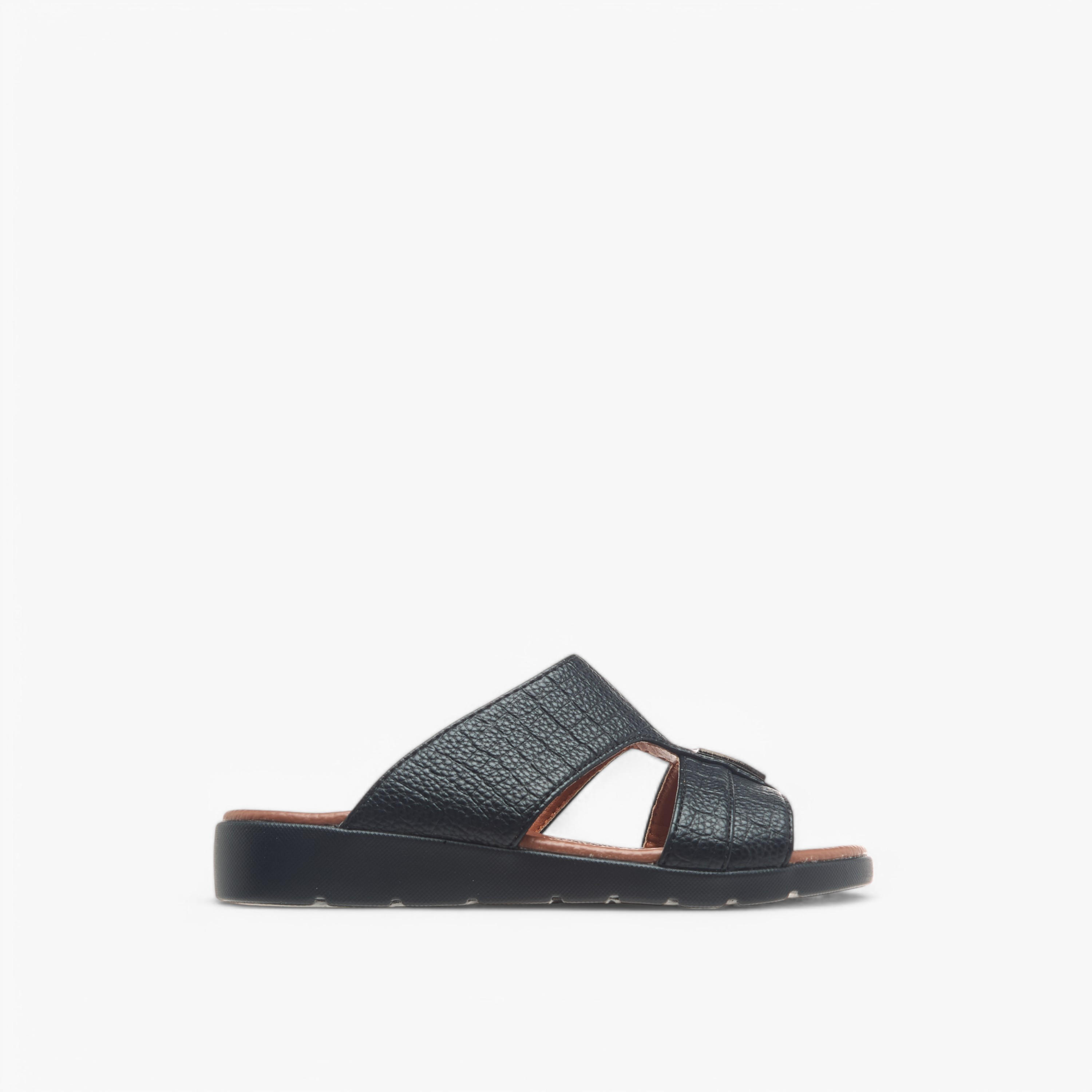 صندل عربي سهل الارتداء بزينة معدنية من أل بي أل من شو إكسبريس-boys-shoes-sandals-image-2