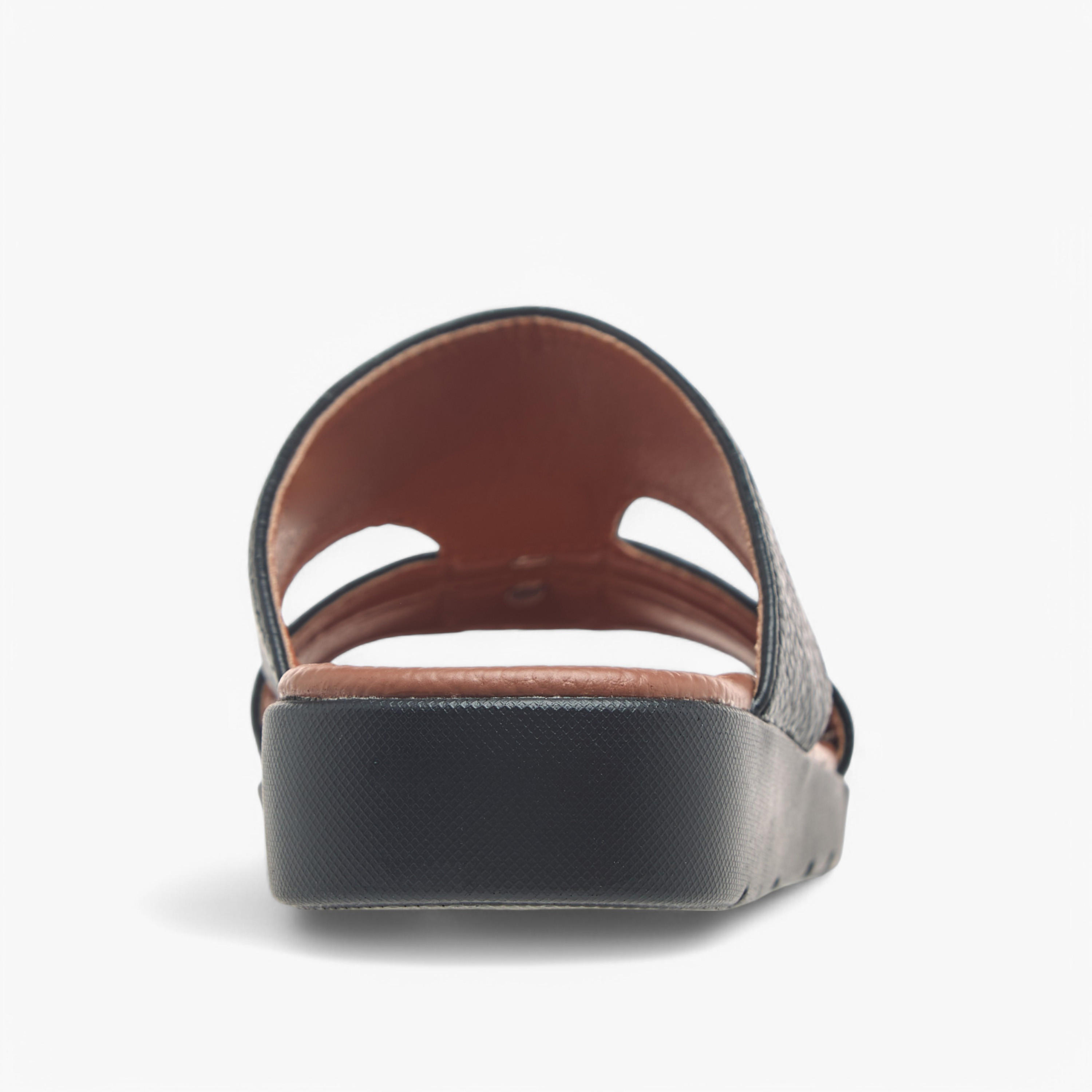 صندل عربي سهل الارتداء بزينة معدنية من أل بي أل من شو إكسبريس-boys-shoes-sandals-image-4