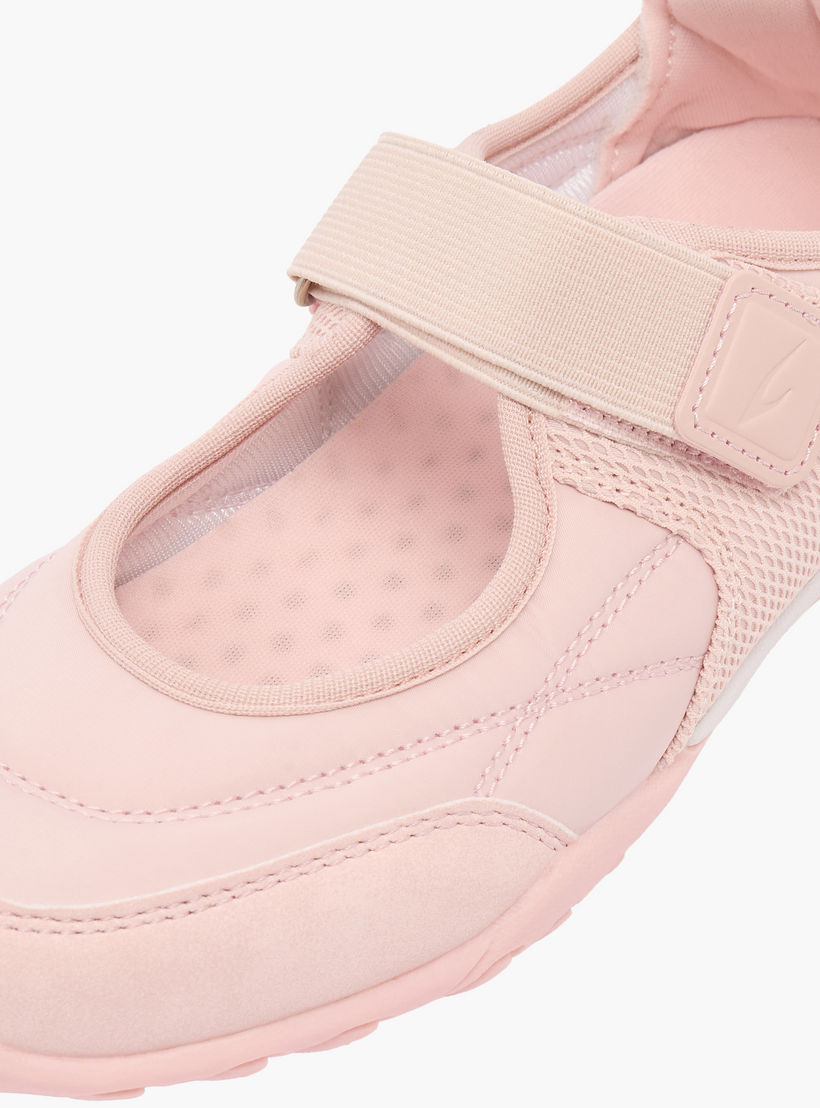 حذاء ماري جين بخطاف وحلقة للبنات من داش-girls-shoes-sneakers-image-6