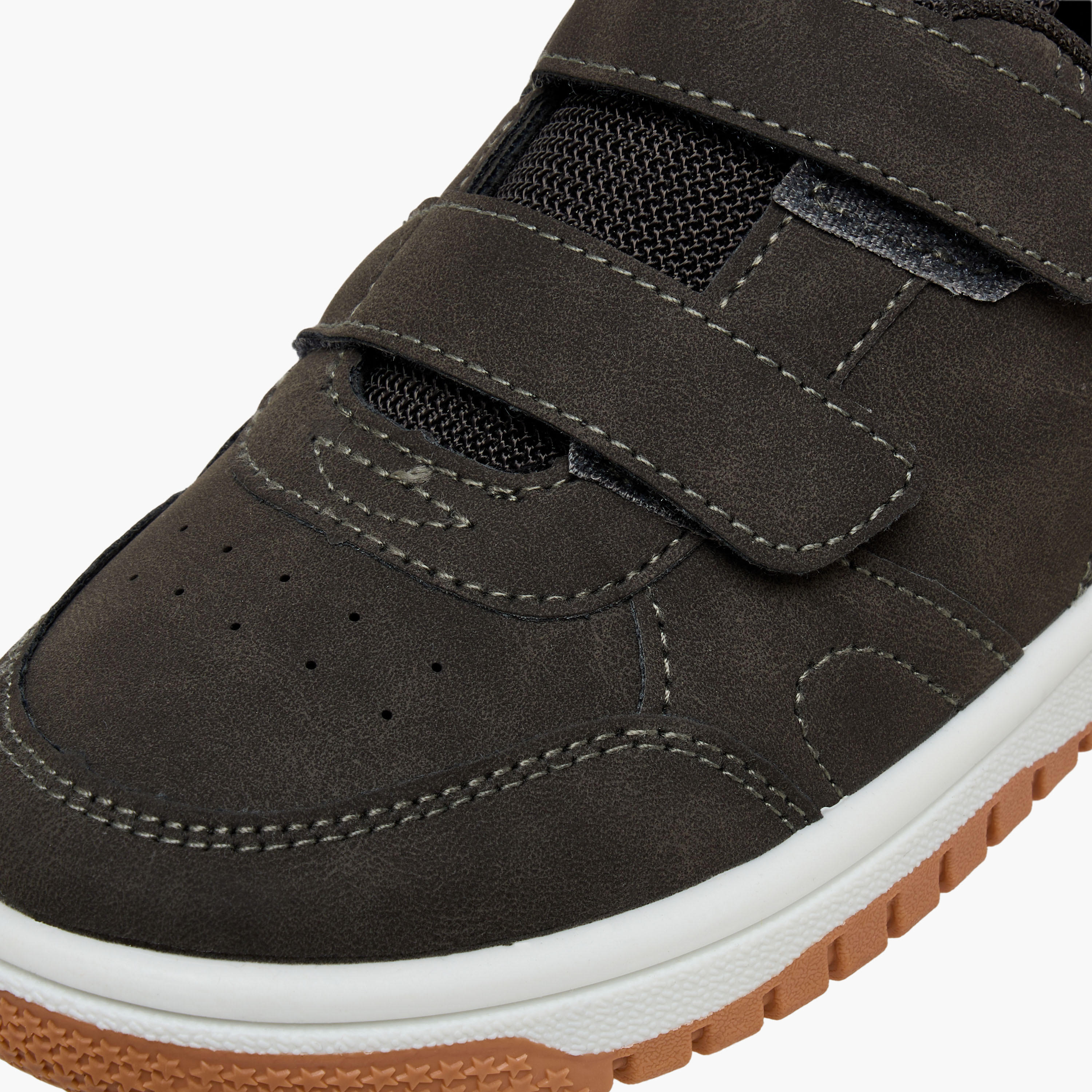 حذاء سنيكرز للكاحل بشريط إغلاق لاصق للأولاد من إل بي إل من شو إكسبريس-boys-shoes-sneakers-image-4