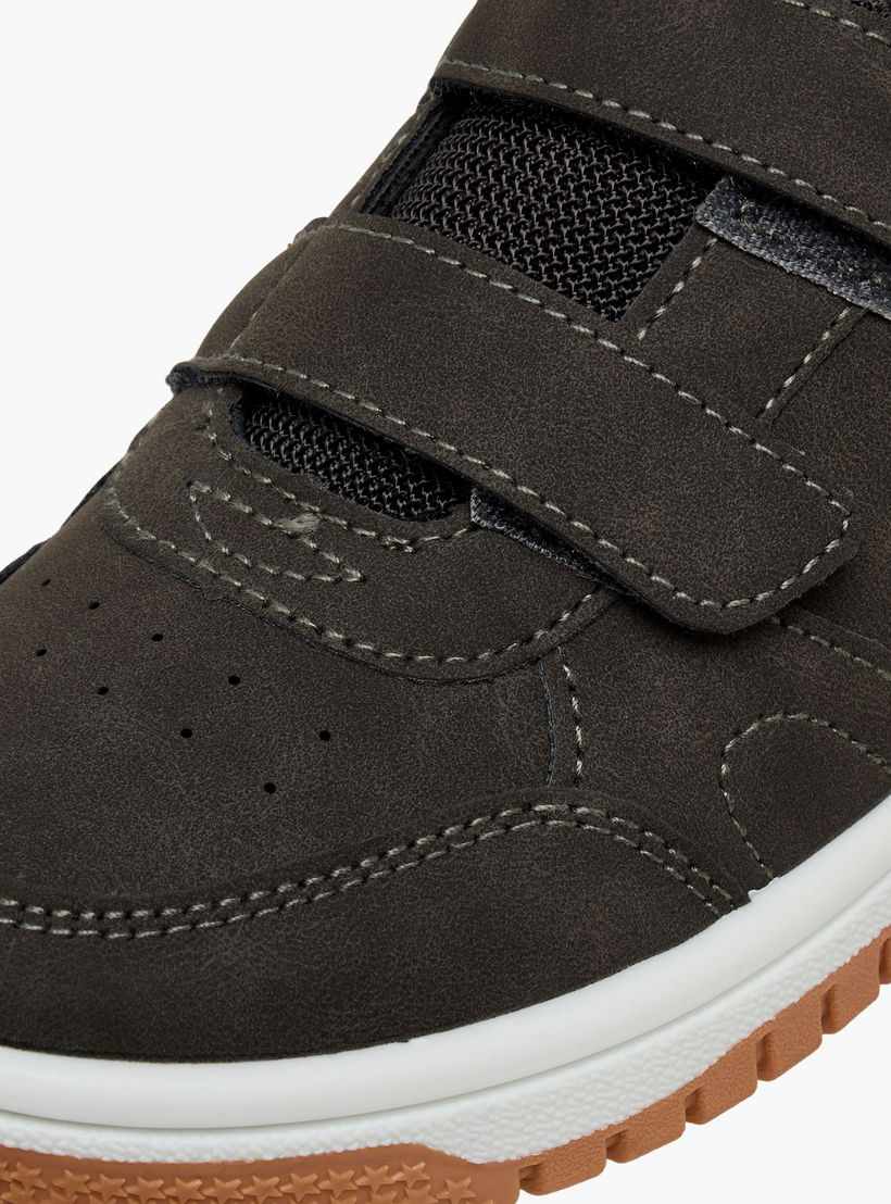 حذاء سنيكرز للكاحل بشريط إغلاق لاصق للأولاد من إل بي إل من شو إكسبريس-boys-shoes-sneakers-image-4