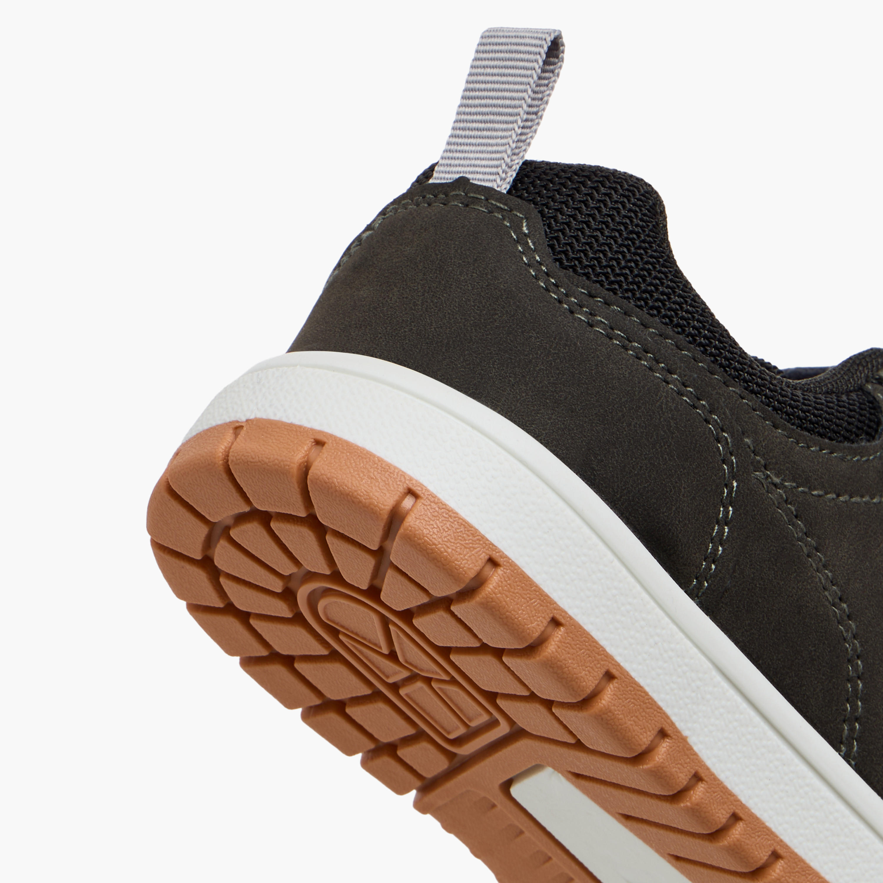 حذاء سنيكرز للكاحل بشريط إغلاق لاصق للأولاد من إل بي إل من شو إكسبريس-boys-shoes-sneakers-image-5