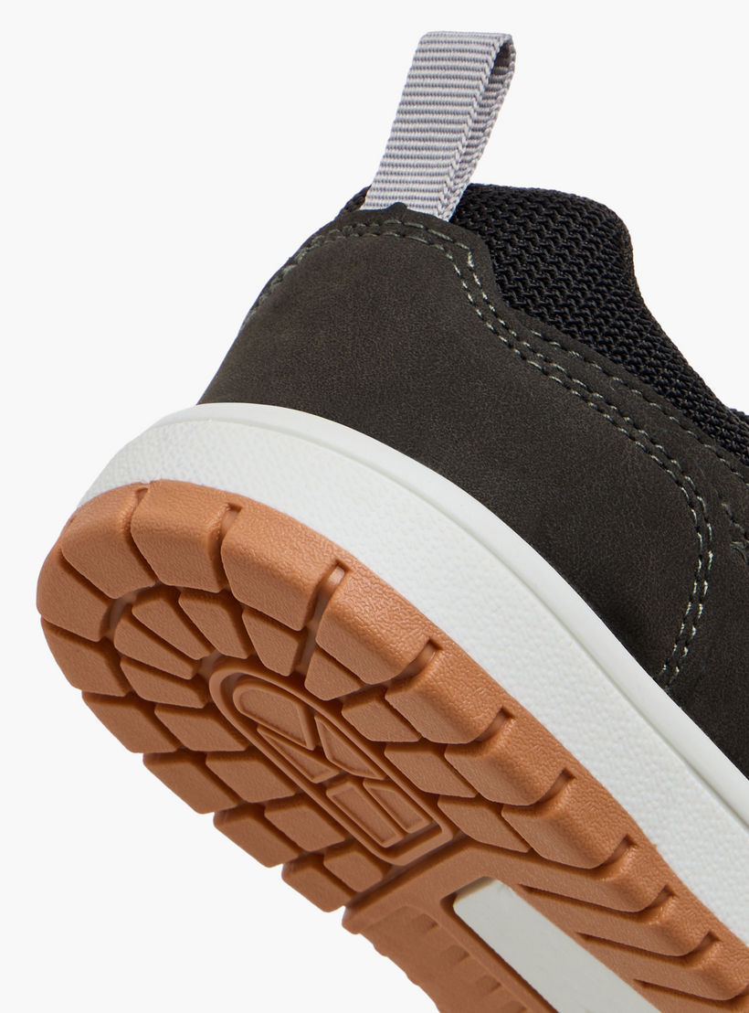 حذاء سنيكرز للكاحل بشريط إغلاق لاصق للأولاد من إل بي إل من شو إكسبريس-boys-shoes-sneakers-image-5