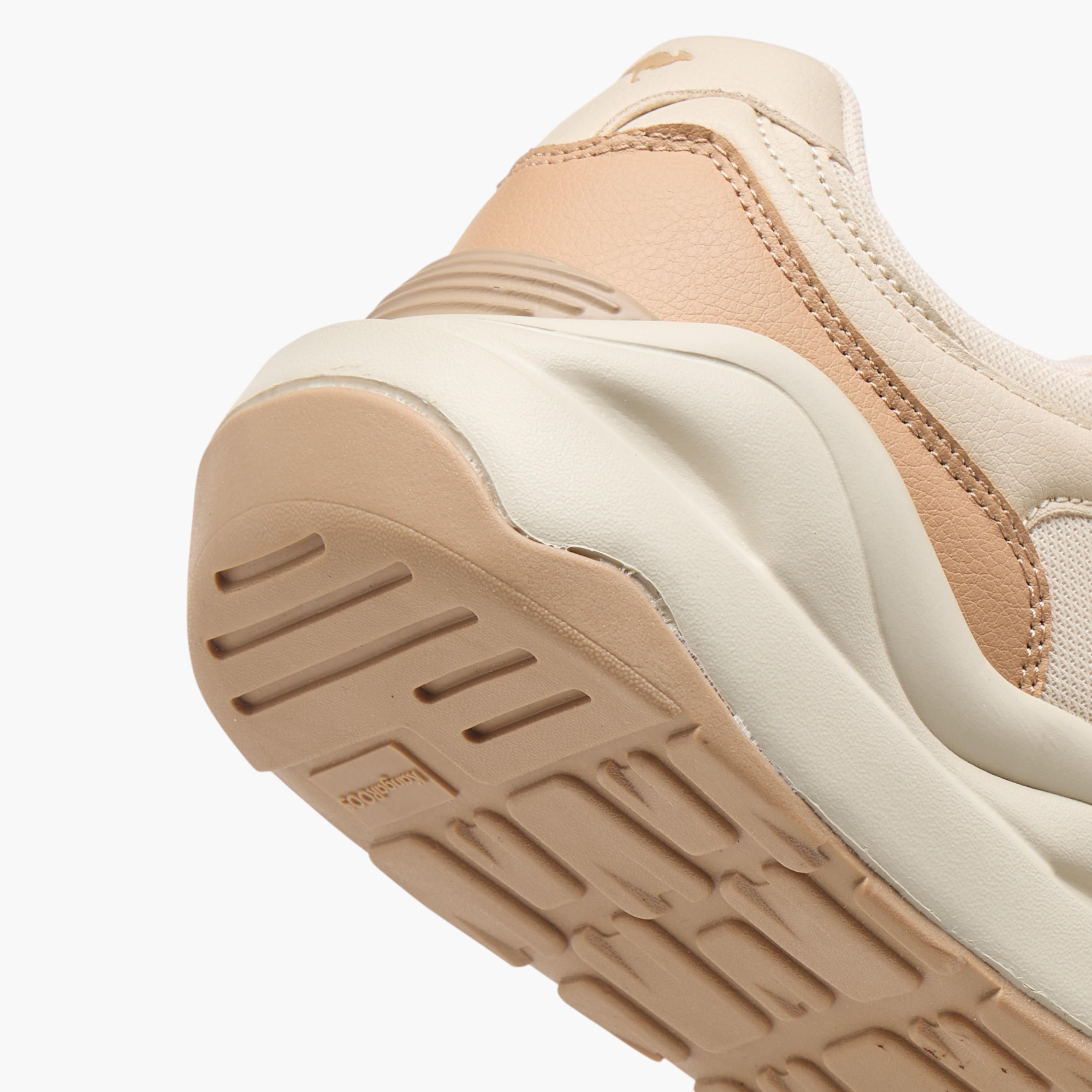 حذاء رياضي بألواح ورباط للنساء من كانجاروز-women-shoes-sports-image-6