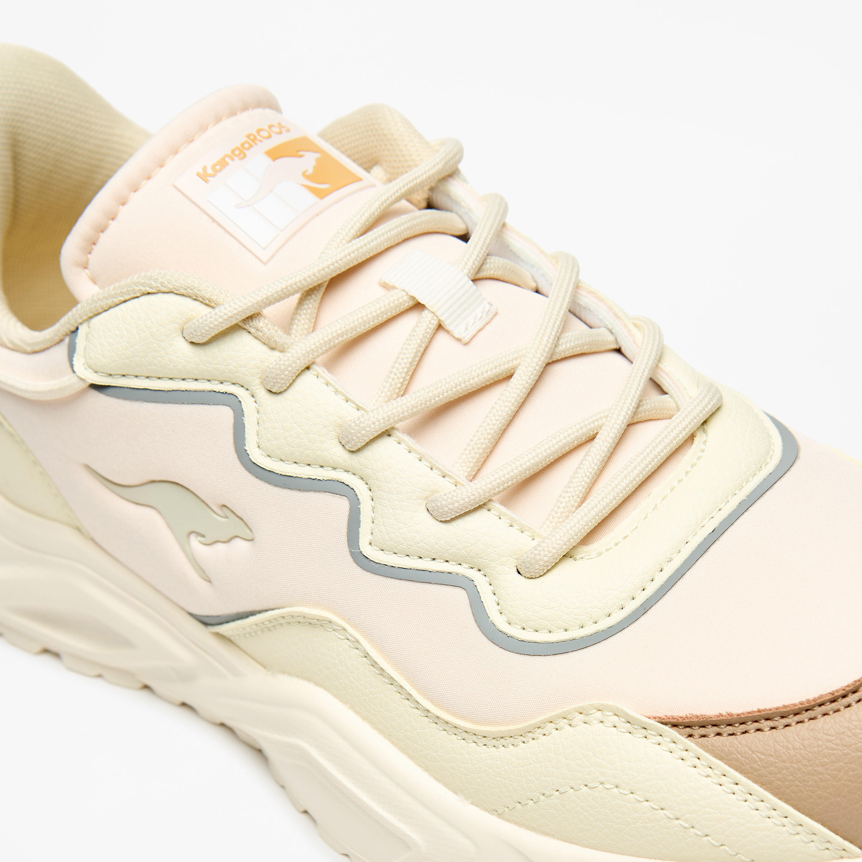 حذاء رياضي برباط إغلاق وقوالب ملونة للنساء من كانجاروز-sports-women-shoes-image-5