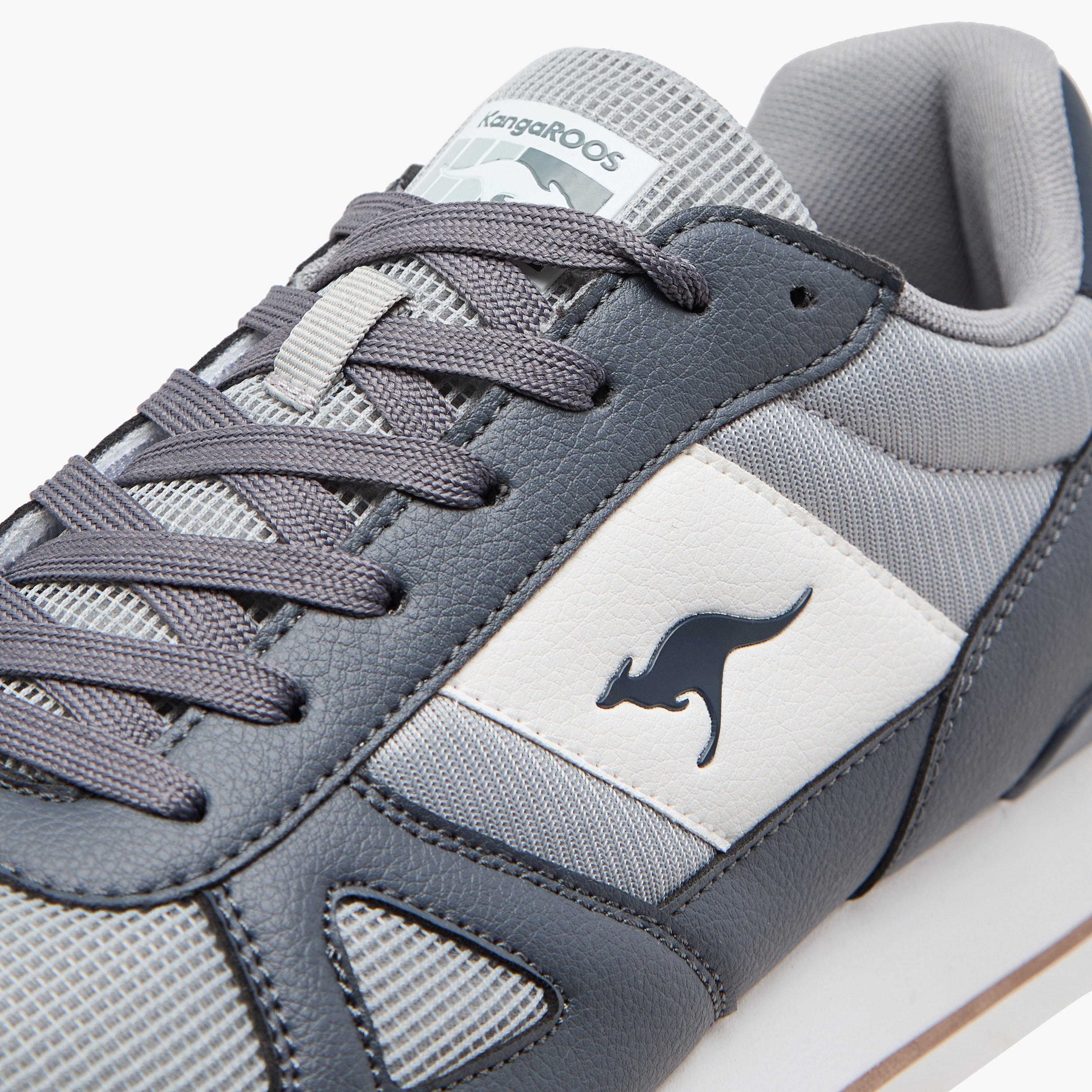 حذاء رياضي متعدد التصاميم برباط إغلاق للرجال من كانجاروز-sports-men-shoes-image-4