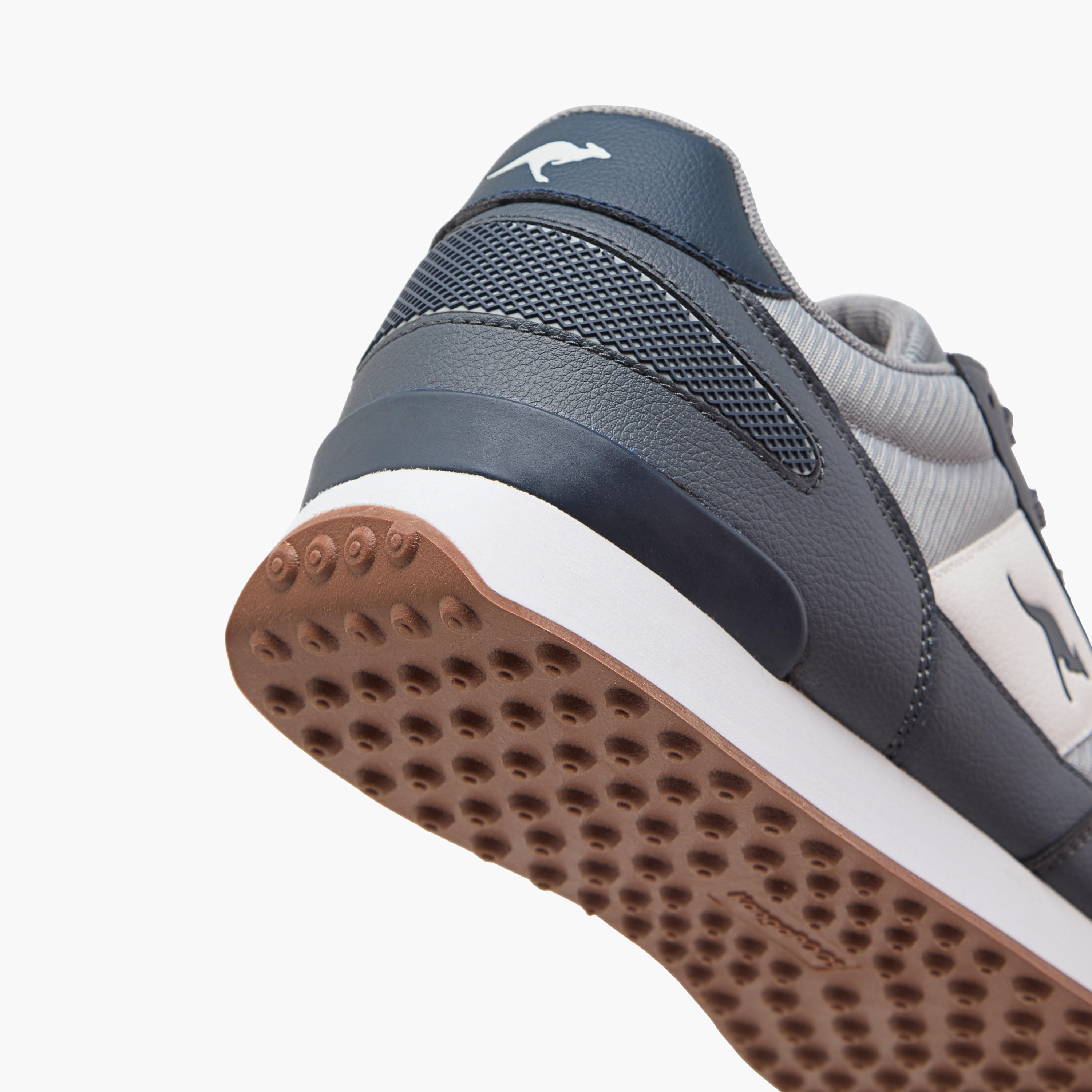 حذاء رياضي متعدد التصاميم برباط إغلاق للرجال من كانجاروز-sports-men-shoes-image-5