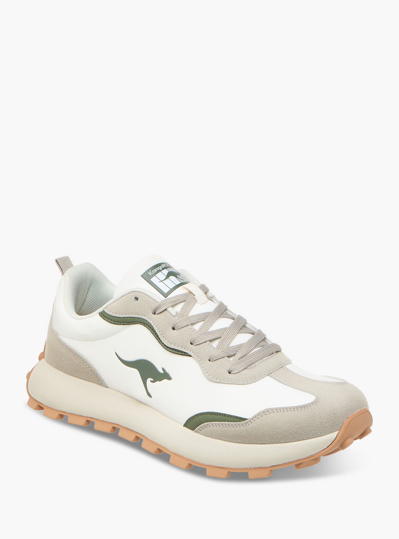 حذاء رياضي بطبعات شعار ورباط إغلاق للرجال من كانجاروز-sports-men-shoes-image-2