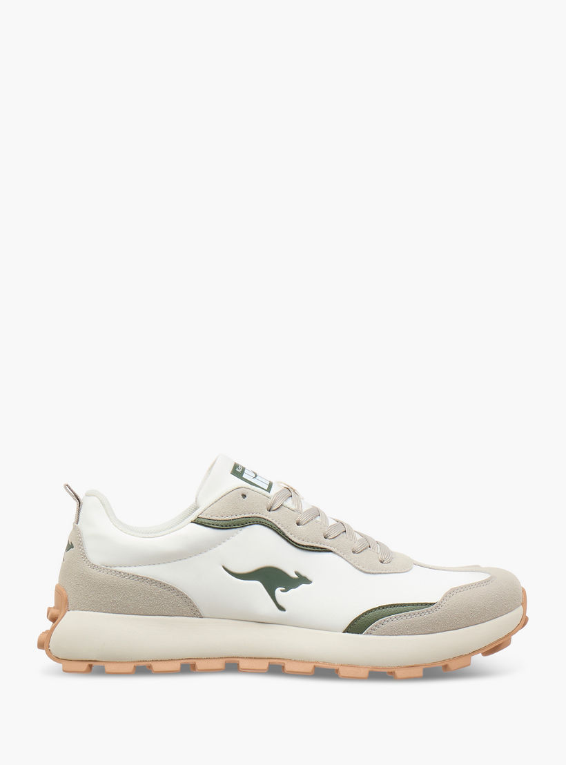 حذاء رياضي بطبعات شعار ورباط إغلاق للرجال من كانجاروز-sports-men-shoes-image-3