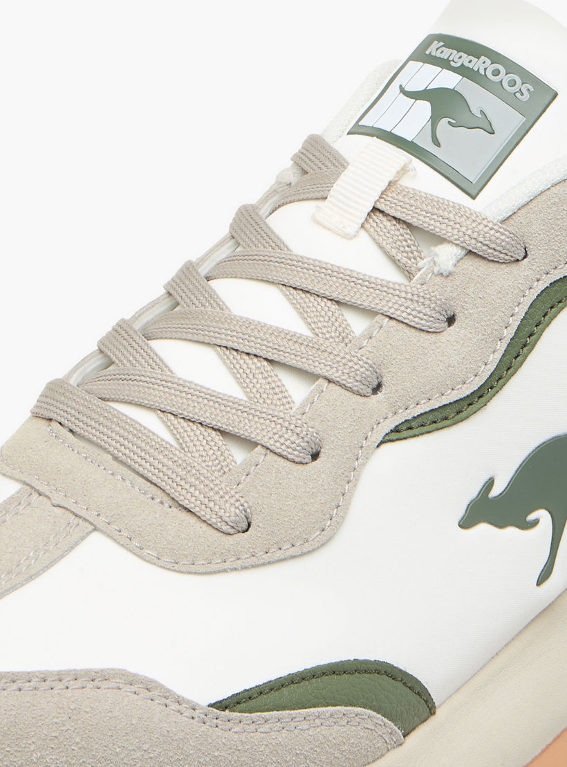 حذاء رياضي بطبعات شعار ورباط إغلاق للرجال من كانجاروز-sports-men-shoes-image-4