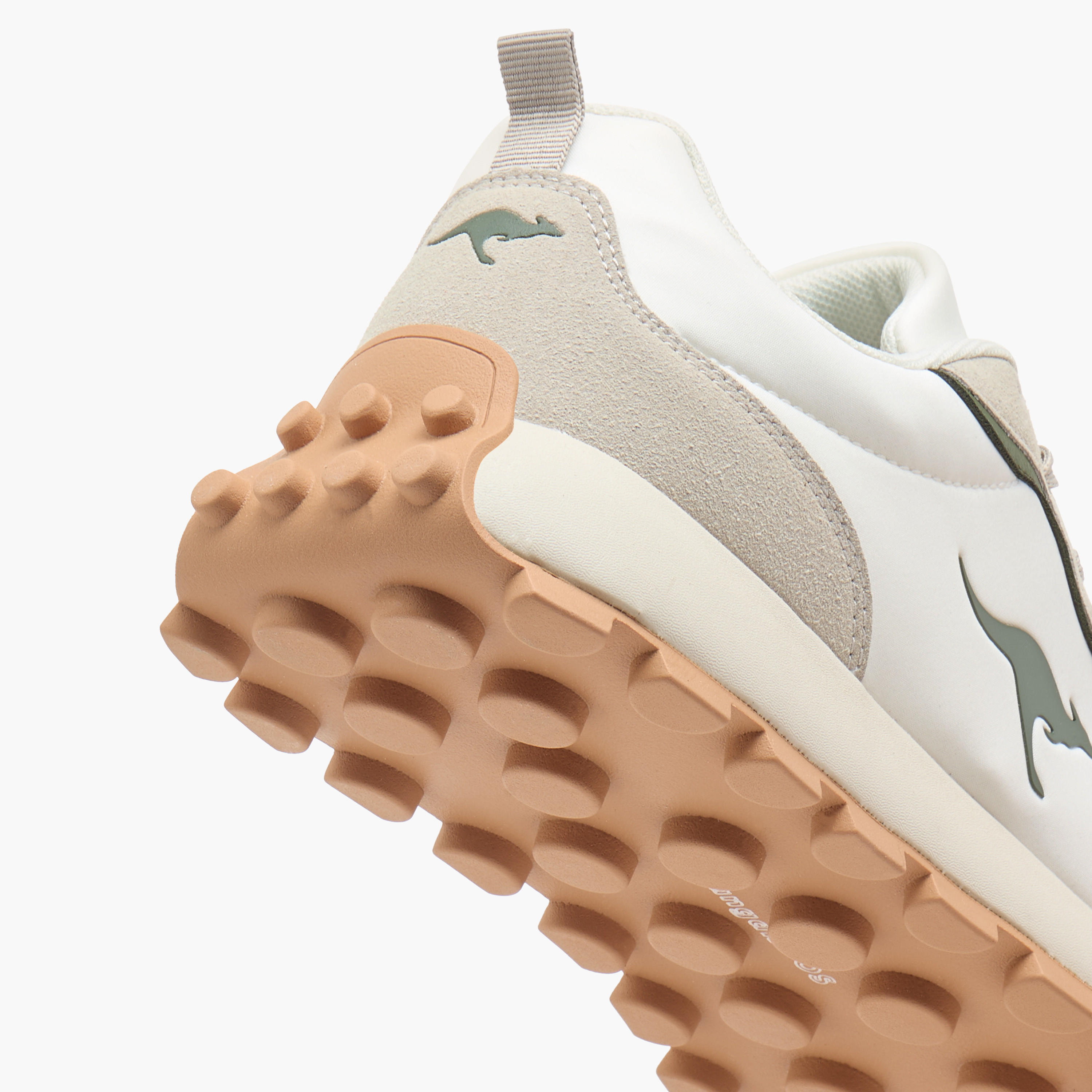 حذاء رياضي بطبعات شعار ورباط إغلاق للرجال من كانجاروز-sports-men-shoes-image-5