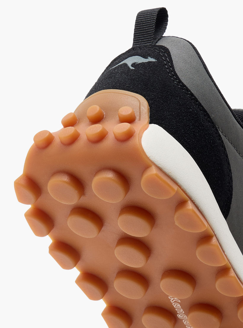 حذاء رياضي بألواح ورباط إغلاق للنساء من كانجاروز-women-shoes-sports-image-5