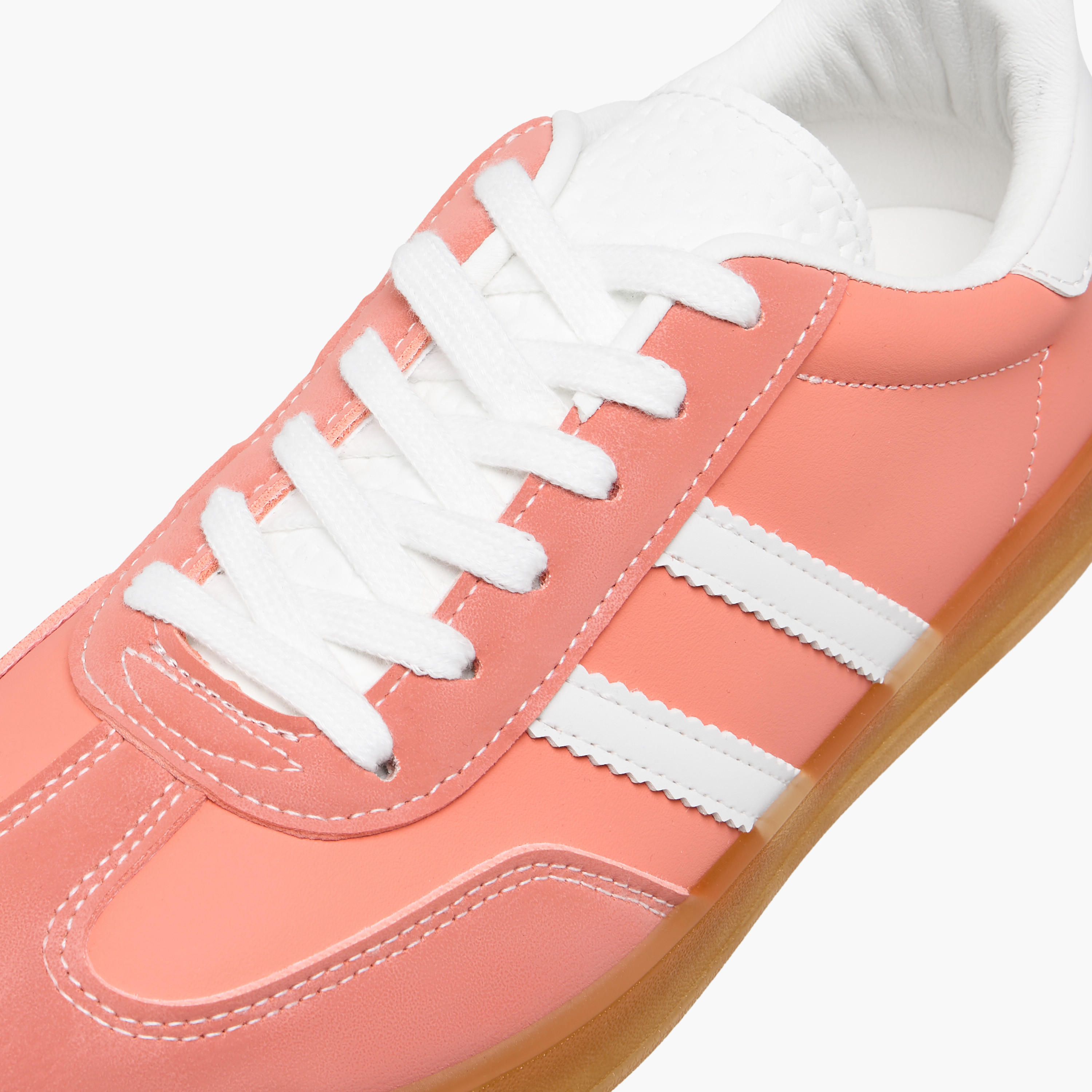 حذاء سنيكرز برباط إغلاق من فلورا بيلا-women-shoes-sneakers-image-4