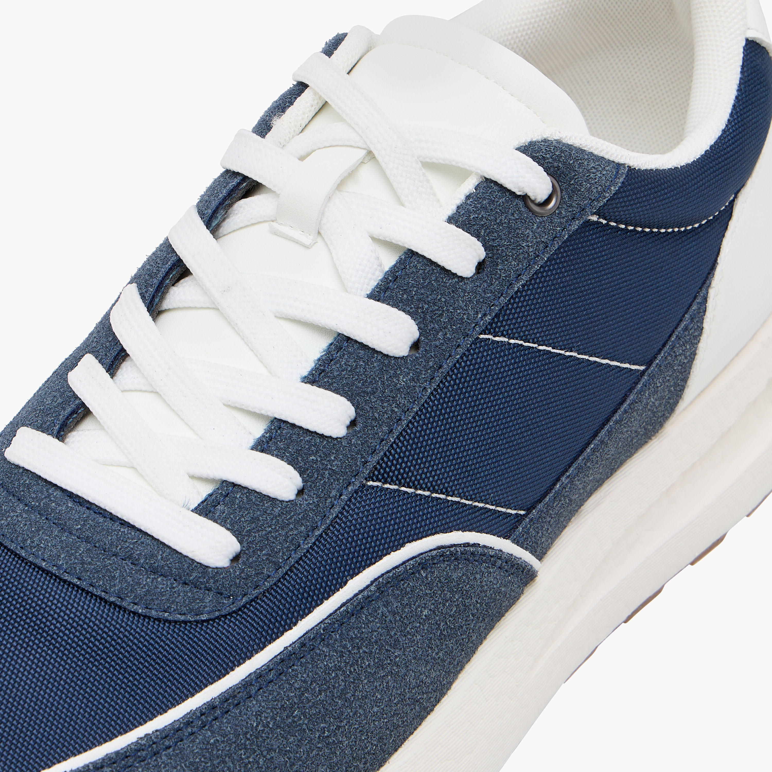 حذاء سنيكرز بِألواح ورباط إغلاق من إل بي إل من شو إكسبرس-men-shoes-sneakers-image-4