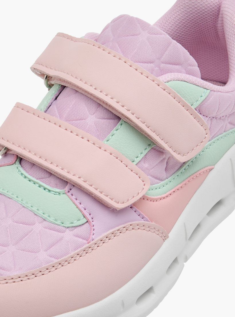 حذاء سنيكرز متعدد التصاميم بشريط إغلاق لاصق من ليتل ميسي-girls-shoes-sneakers-image-4