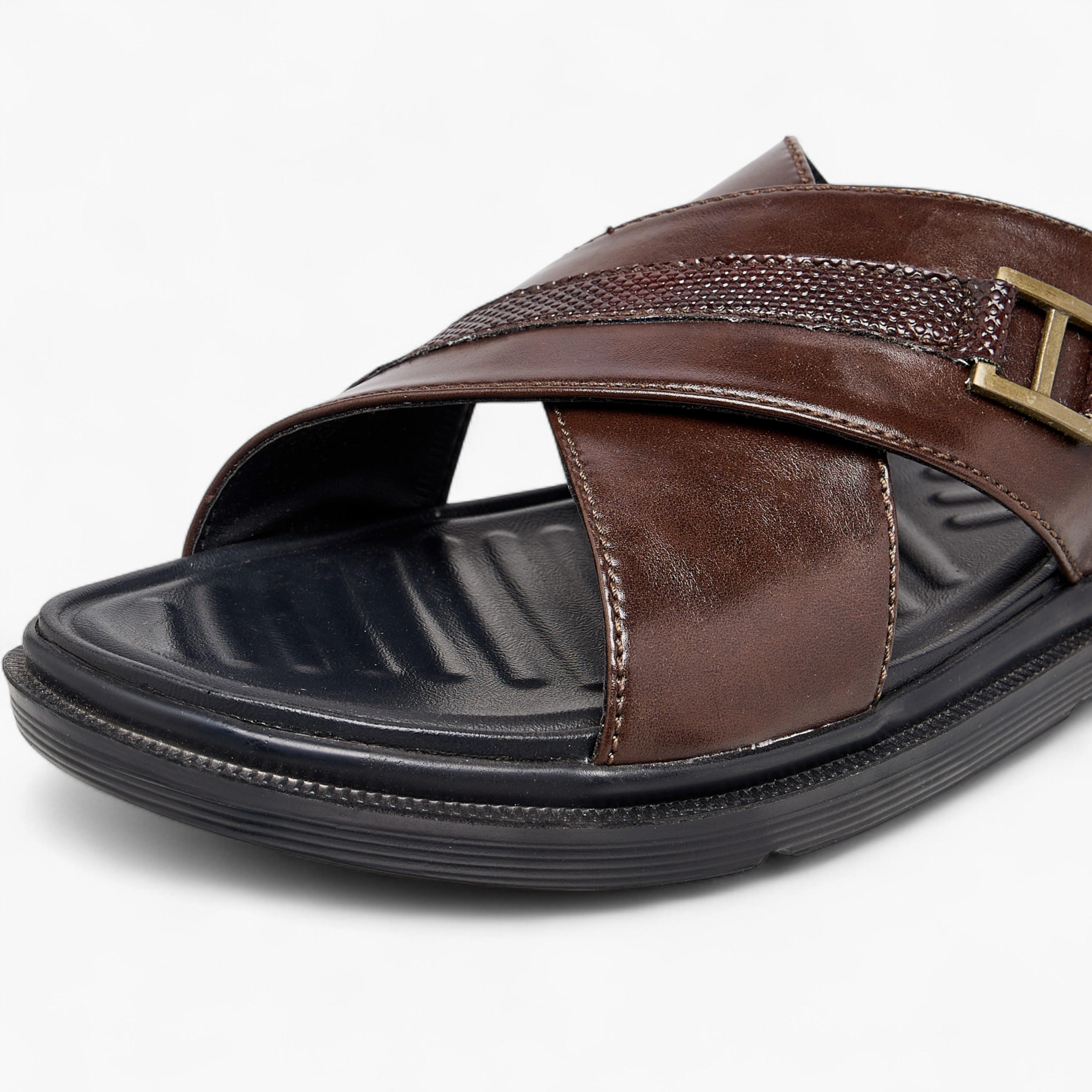 صندل مريح سهل الارتداء بحزام متقاطع من أل بي أل من شو إكسبريس-men-shoes-sandals-image-6