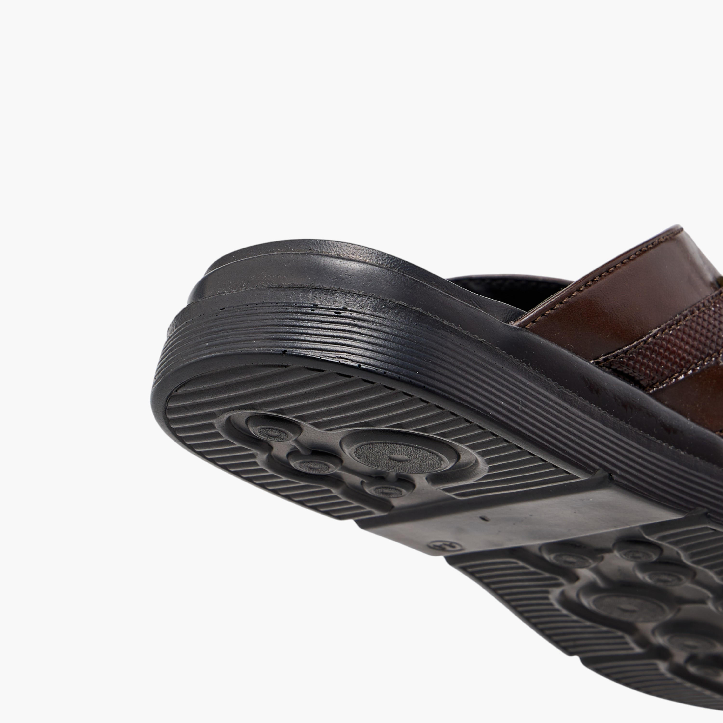 صندل مريح سهل الارتداء بحزام متقاطع من أل بي أل من شو إكسبريس-men-shoes-sandals-image-7