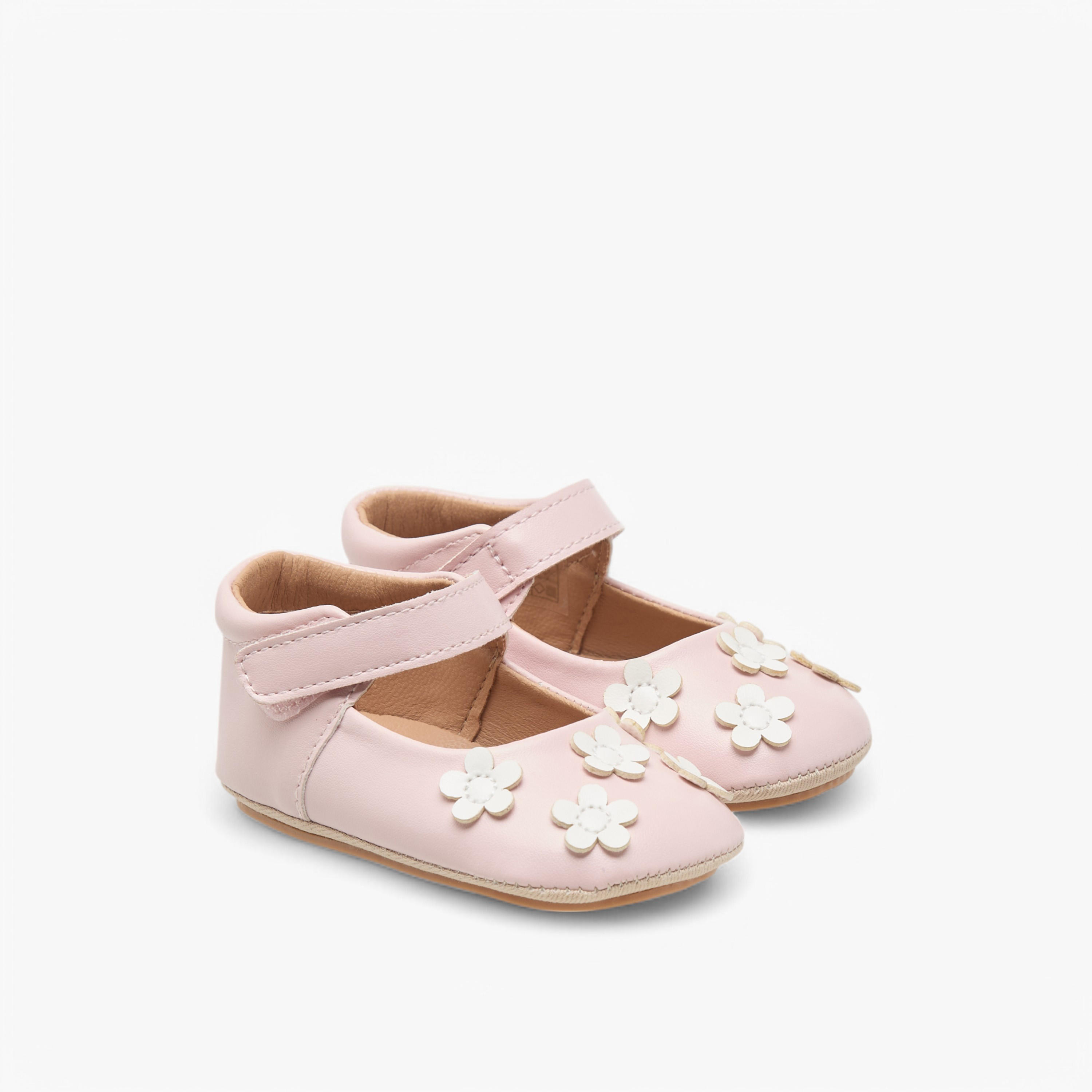 حذاء بتزيينات زهرية وبشريط إغلاق لاصق من بيرفيت-baby-girls-shoes-closedshoes-image-1