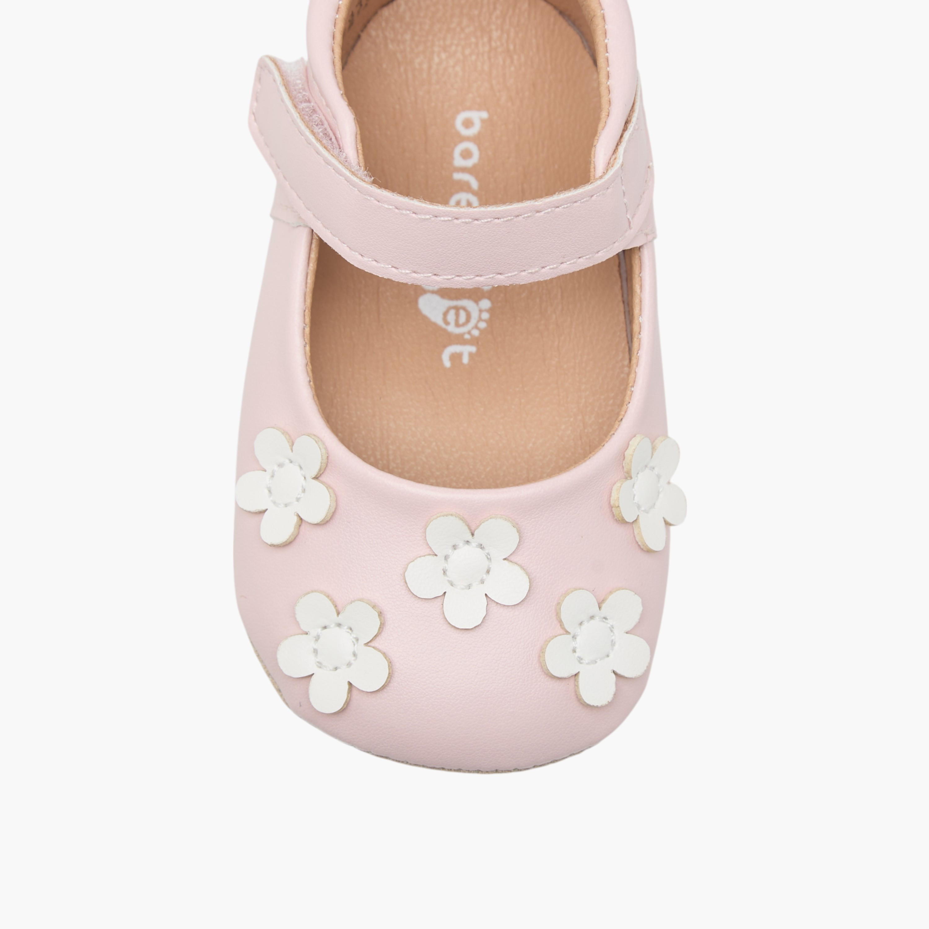 حذاء بتزيينات زهرية وبشريط إغلاق لاصق من بيرفيت-baby-girls-shoes-closedshoes-image-4