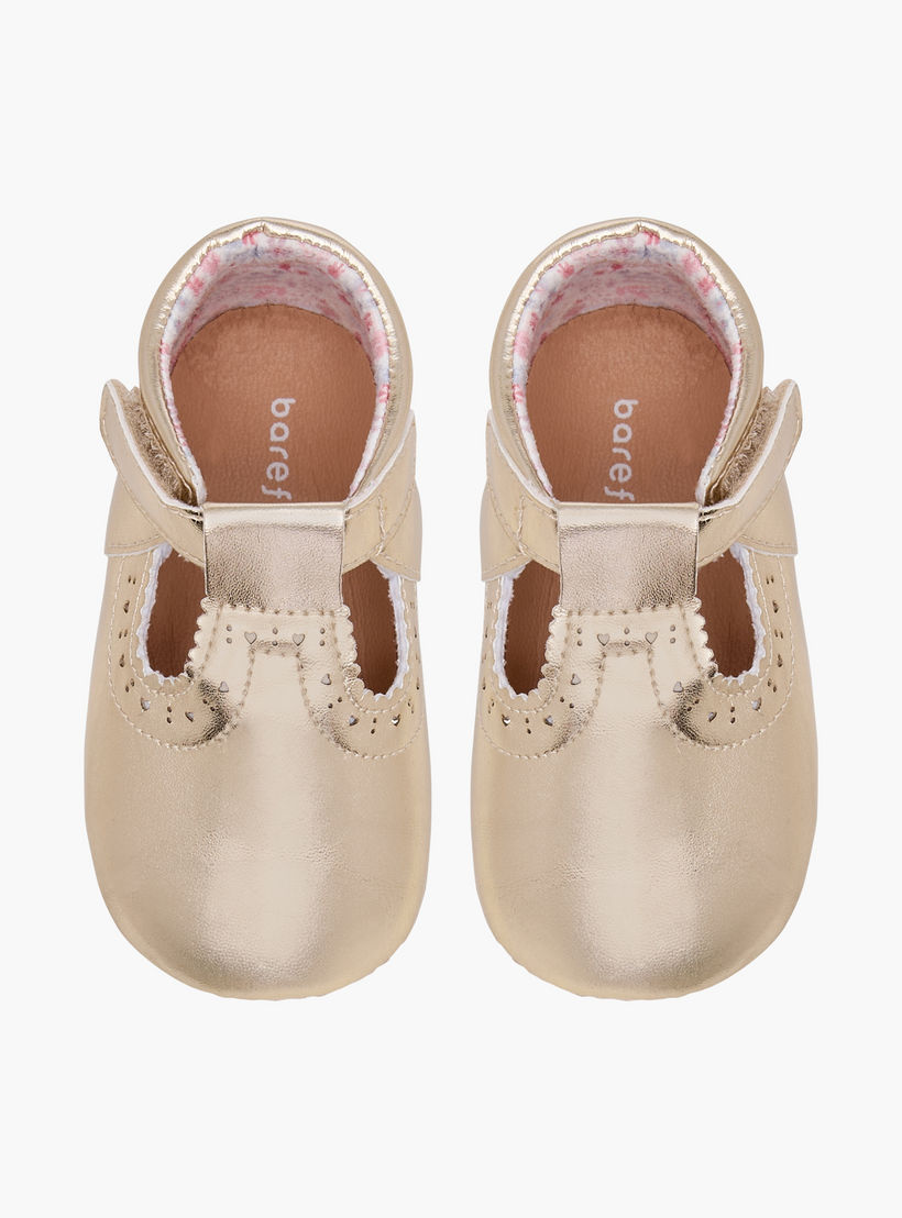 بوت بتفاصيل مفرغة وشريط إغلاق لاصق من بيرفيت-baby-girls-shoes-booties-image-1