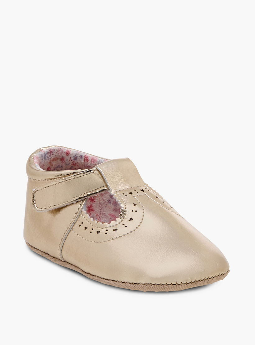 بوت بتفاصيل مفرغة وشريط إغلاق لاصق من بيرفيت-baby-girls-shoes-booties-image-2