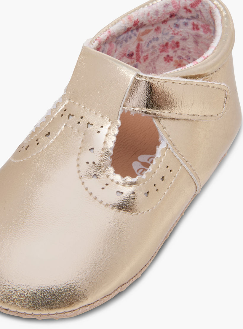 بوت بتفاصيل مفرغة وشريط إغلاق لاصق من بيرفيت-baby-girls-shoes-booties-image-4