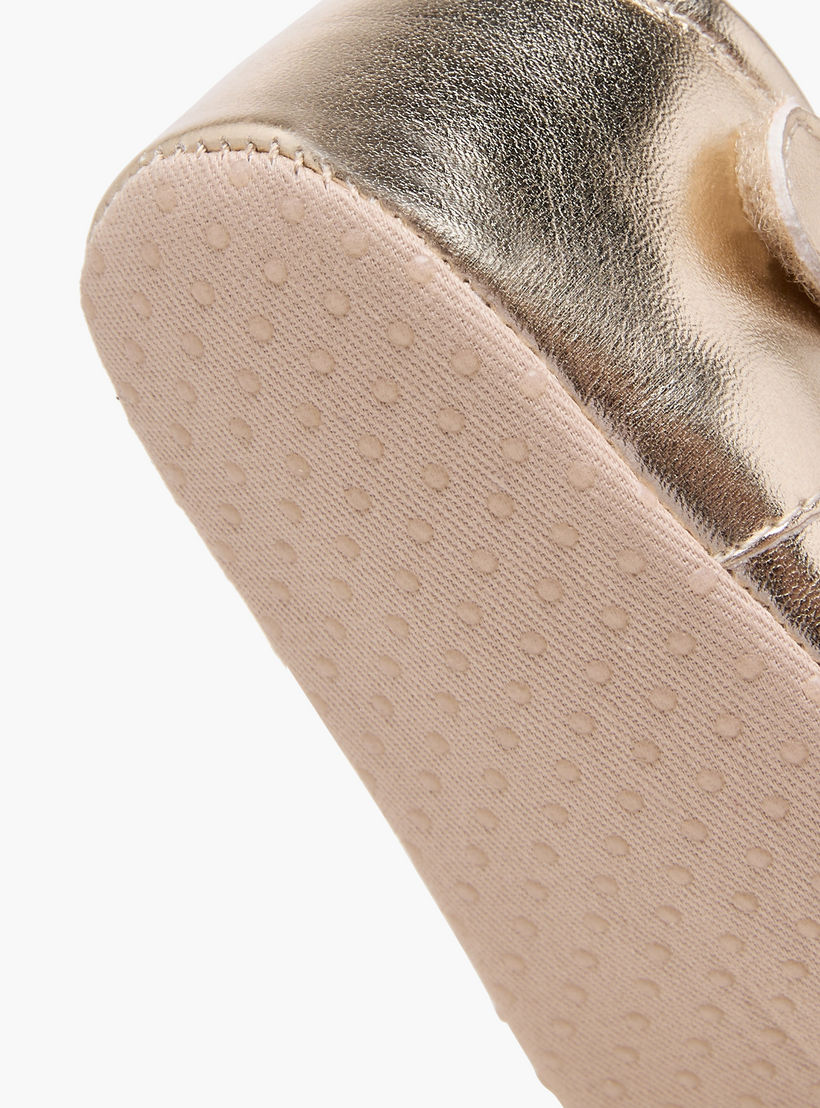 بوت بتفاصيل مفرغة وشريط إغلاق لاصق من بيرفيت-baby-girls-shoes-booties-image-5