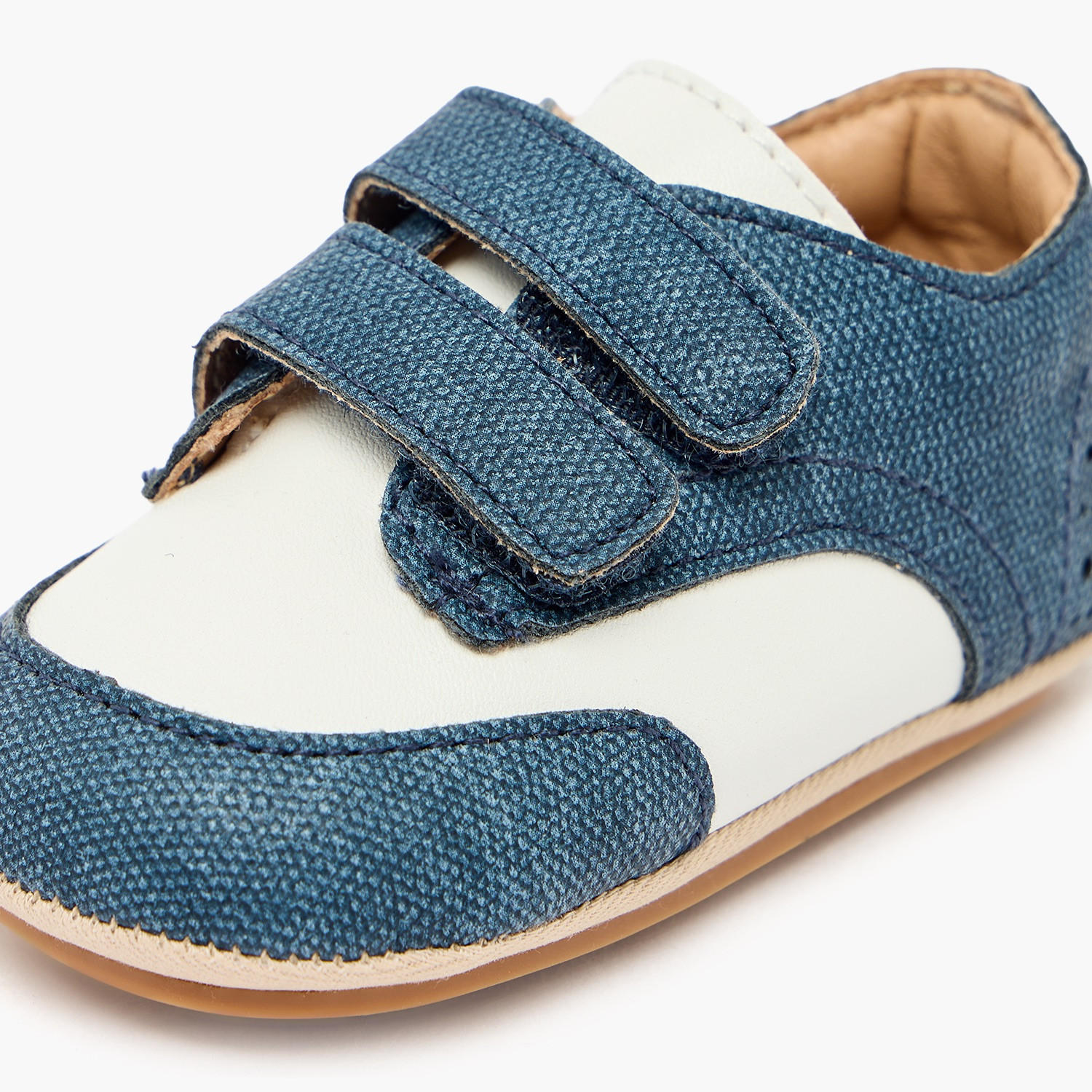 حذاء خفيف بشريط إغلاق لاصق من بيرفيت-baby-boys-shoes-booties-image-4