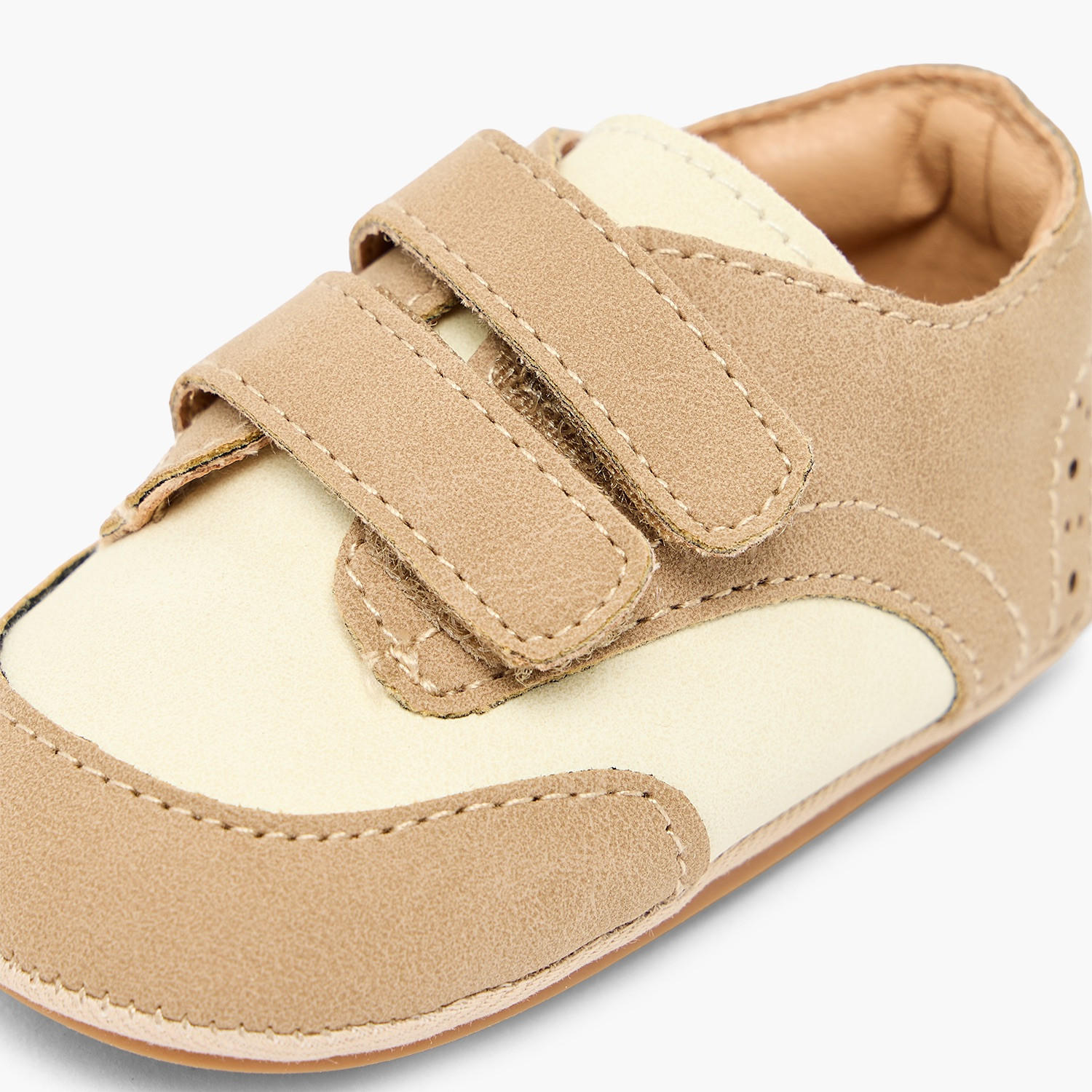 حذاء خفيف بشريط إغلاق لاصق من بيرفيت-baby-boys-shoes-booties-image-4