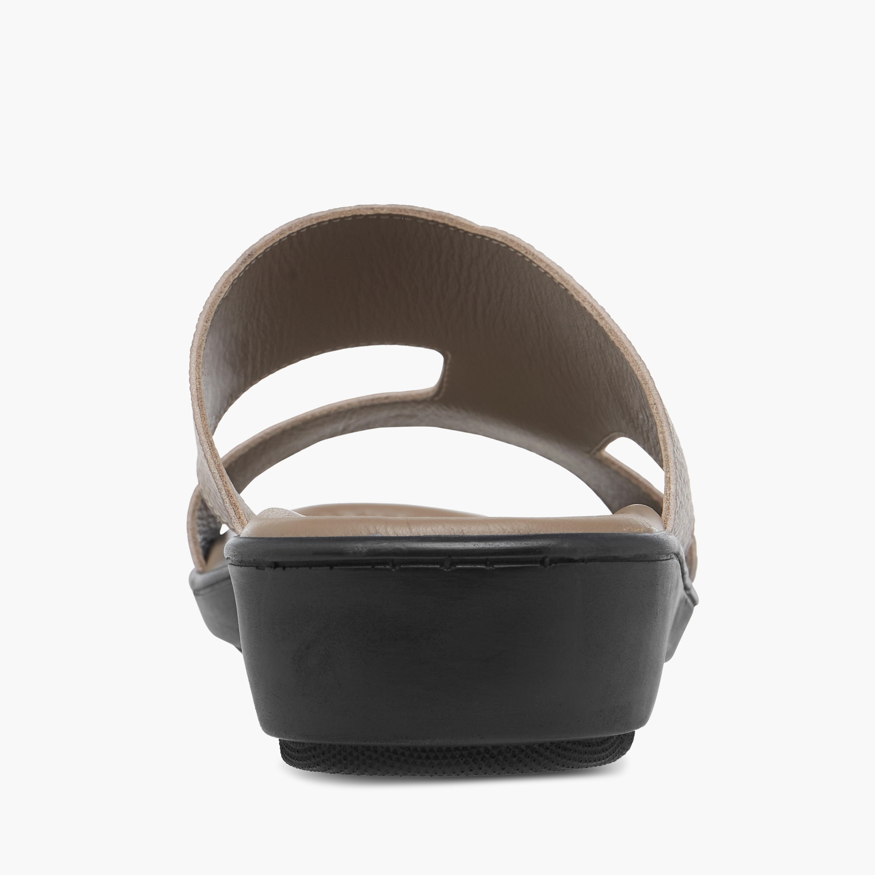 صندل عربي سهل الارتداء بتفاصيل مفرّغة من إل بي إل من شوإكسبريس-men-shoes-sandals-image-4