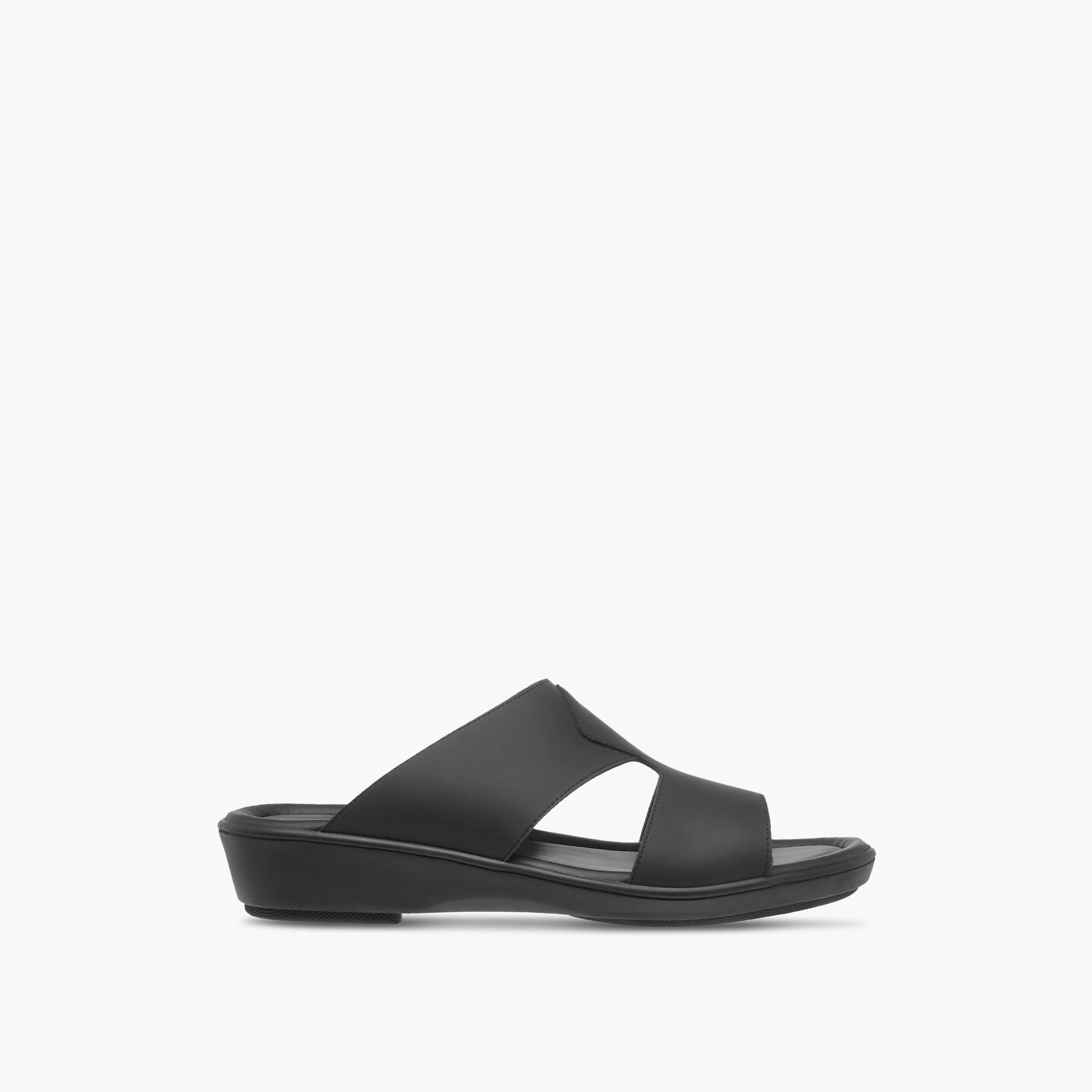 صندل عربي سهل الارتداء بتفاصيل مفرّغة من إل بي إل من شوإكسبريس-men-shoes-sandals-image-2
