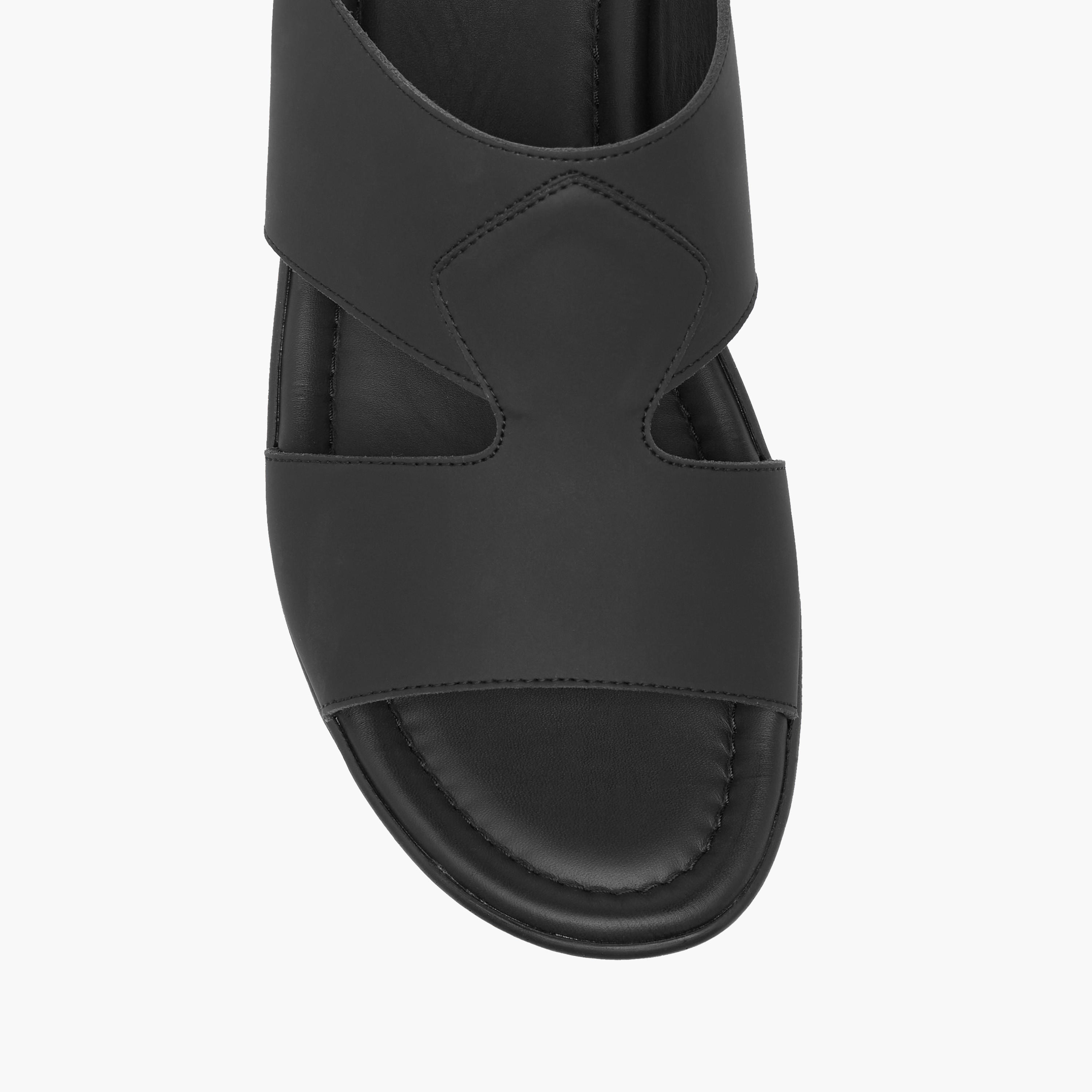 صندل عربي سهل الارتداء بتفاصيل مفرّغة من إل بي إل من شوإكسبريس-men-shoes-sandals-image-3