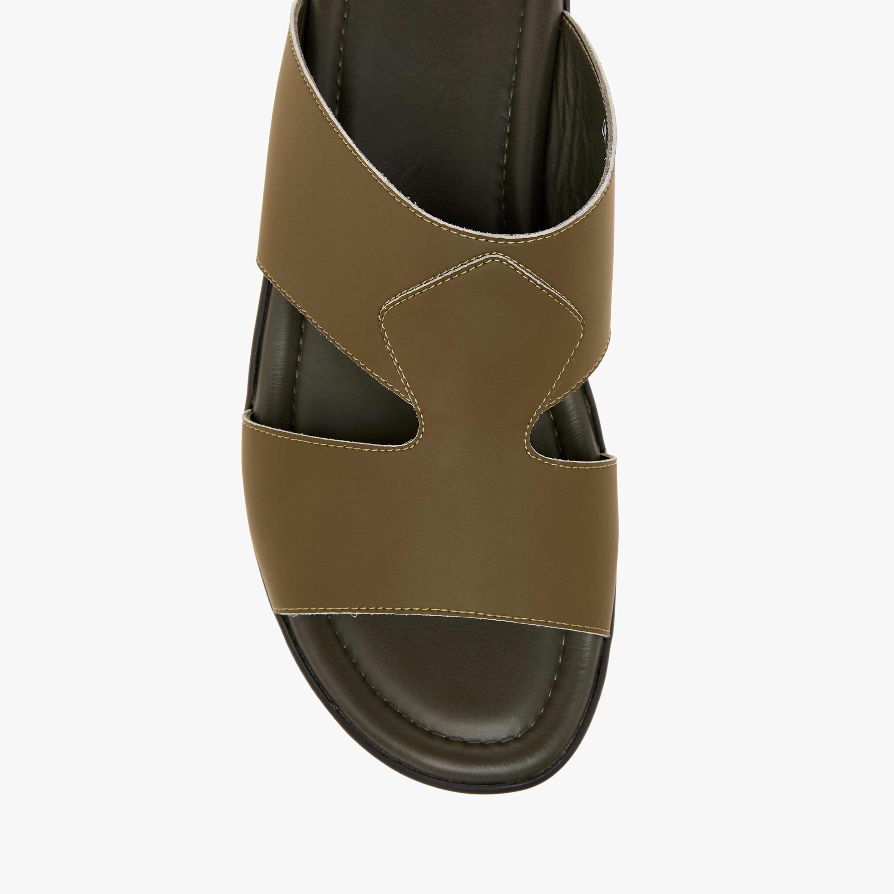 صندل عربي سهل الارتداء بتفاصيل مفرّغة من إل بي إل من شوإكسبريس-men-shoes-sandals-image-3