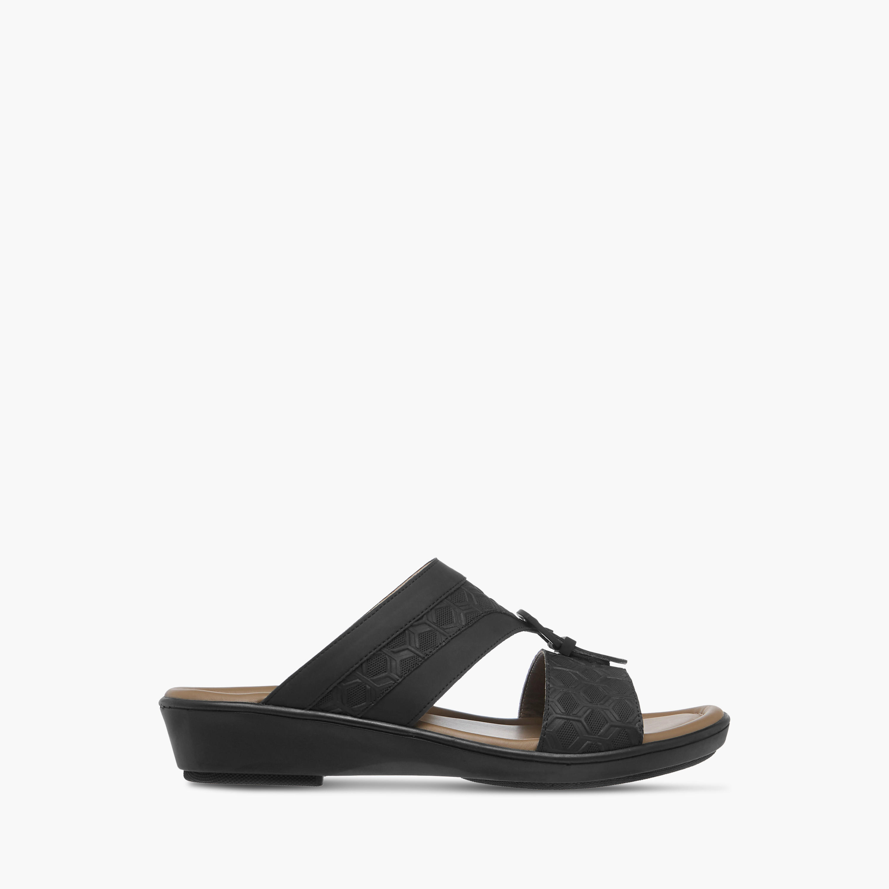 صندل عربي سهل الارتداء بارز الملمس بتفاصيل إبزيم من إل بي إل من شو إكسبريس-men-shoes-sandals-image-2