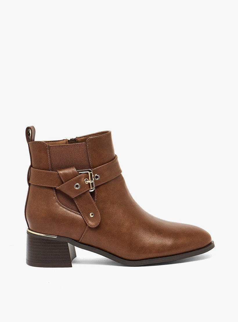 حذاء كاحل نسائي بكعب بلوك مزود بإبزيم من فلورا بيلا - شوإكسبرس-women-shoes-boots-image-3
