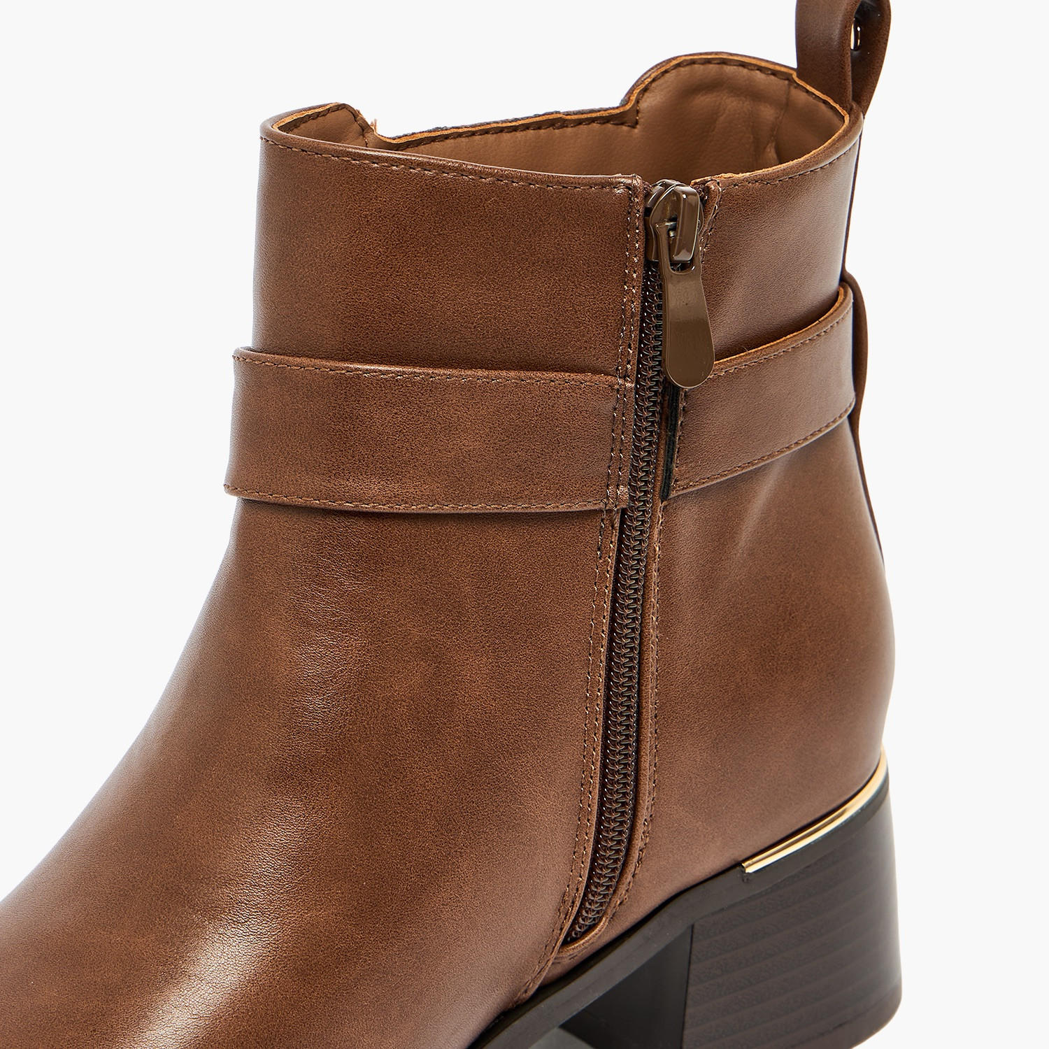 حذاء كاحل نسائي بكعب بلوك مزود بإبزيم من فلورا بيلا - شوإكسبرس-women-shoes-boots-image-4