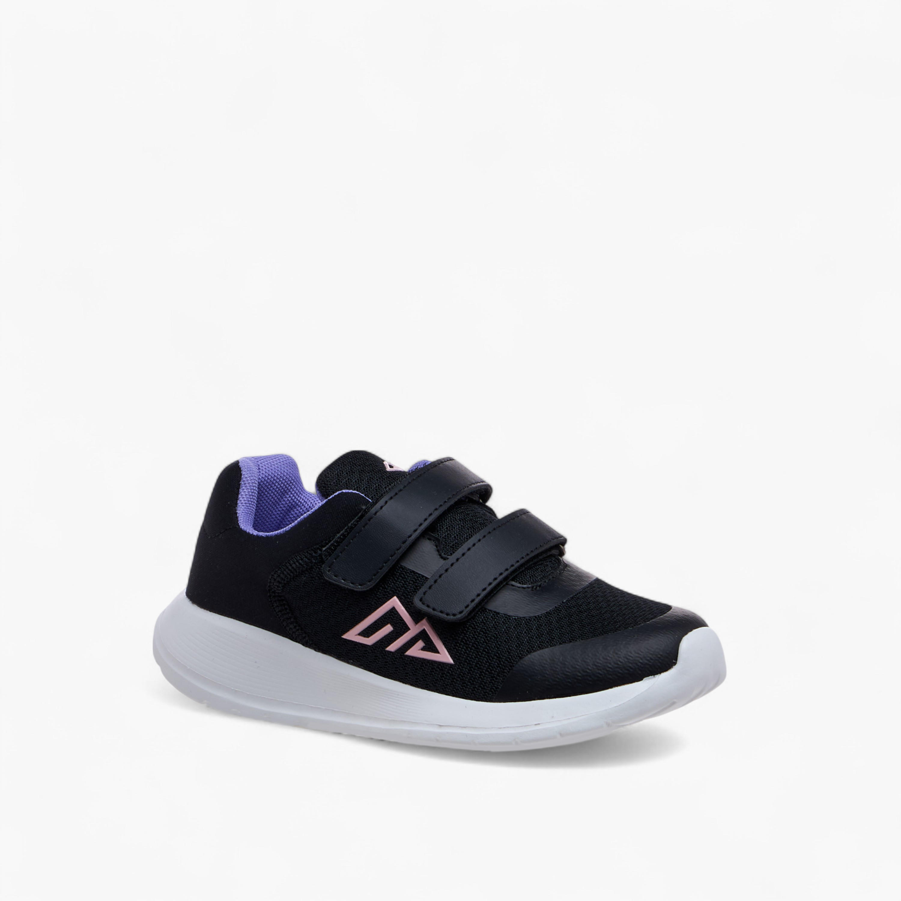 حذاء رياضي بشريط إغلاق لاصق وطبعات شعار من أوكلان من شو إكسبريس-girls-shoes-sneakers-image-2