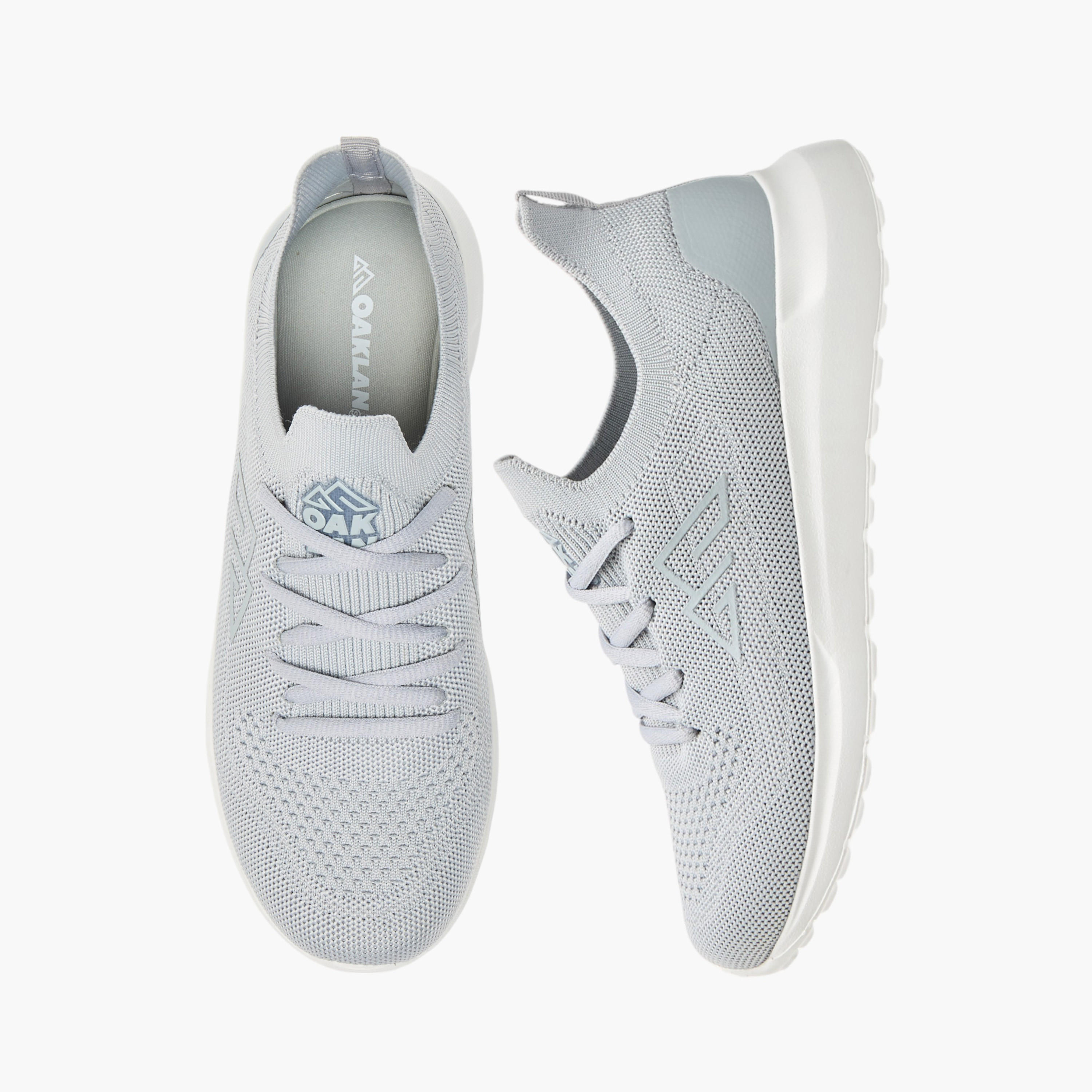 حذاء رياضي برباط إغلاق وشعار من أوكلان من شو إكسبرس-sports-women-shoes-image-1