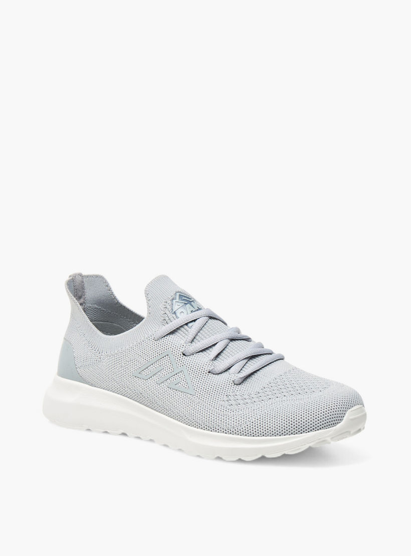 حذاء رياضي برباط إغلاق وشعار من أوكلان من شو إكسبرس-sports-women-shoes-image-2