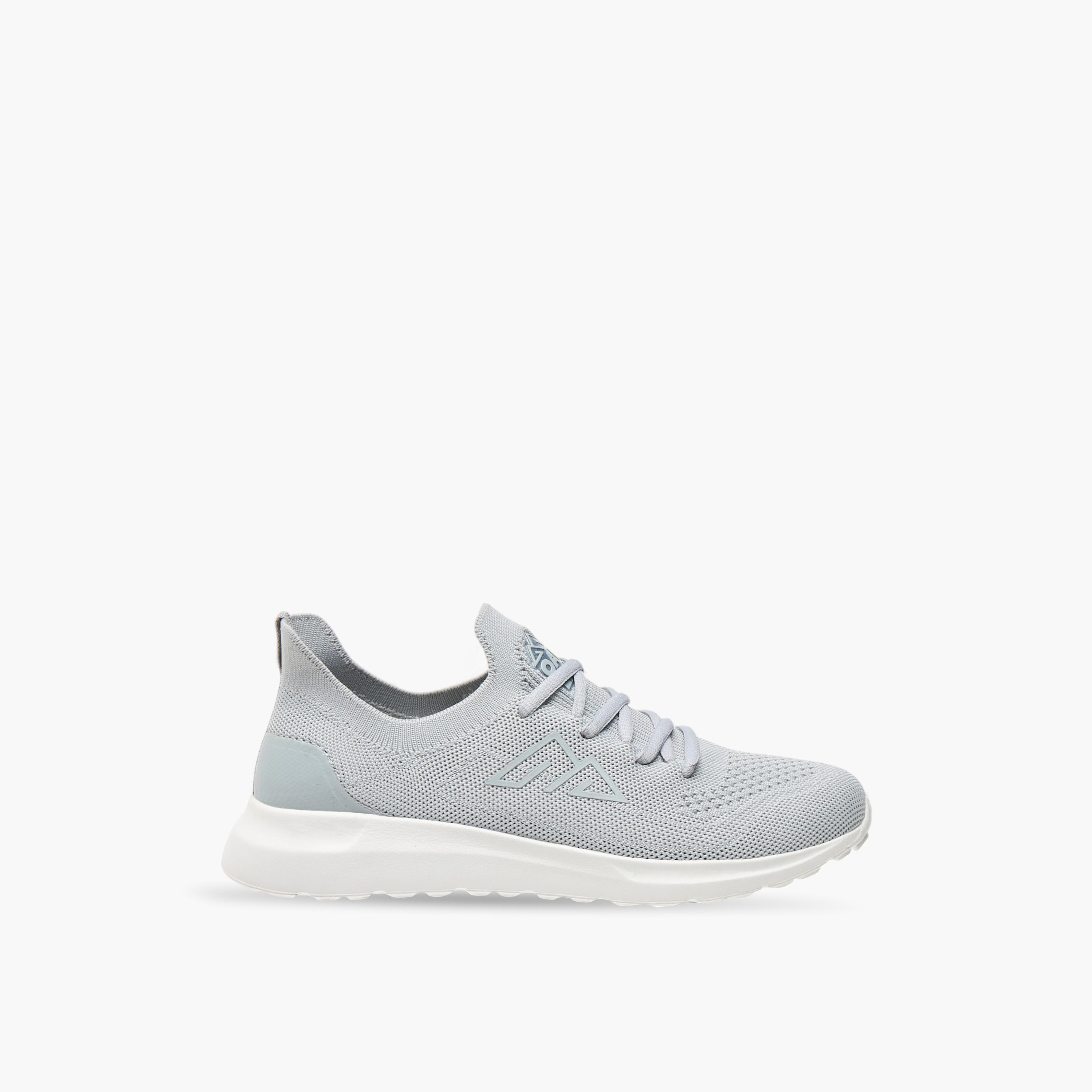 حذاء رياضي برباط إغلاق وشعار من أوكلان من شو إكسبرس-sports-women-shoes-image-3