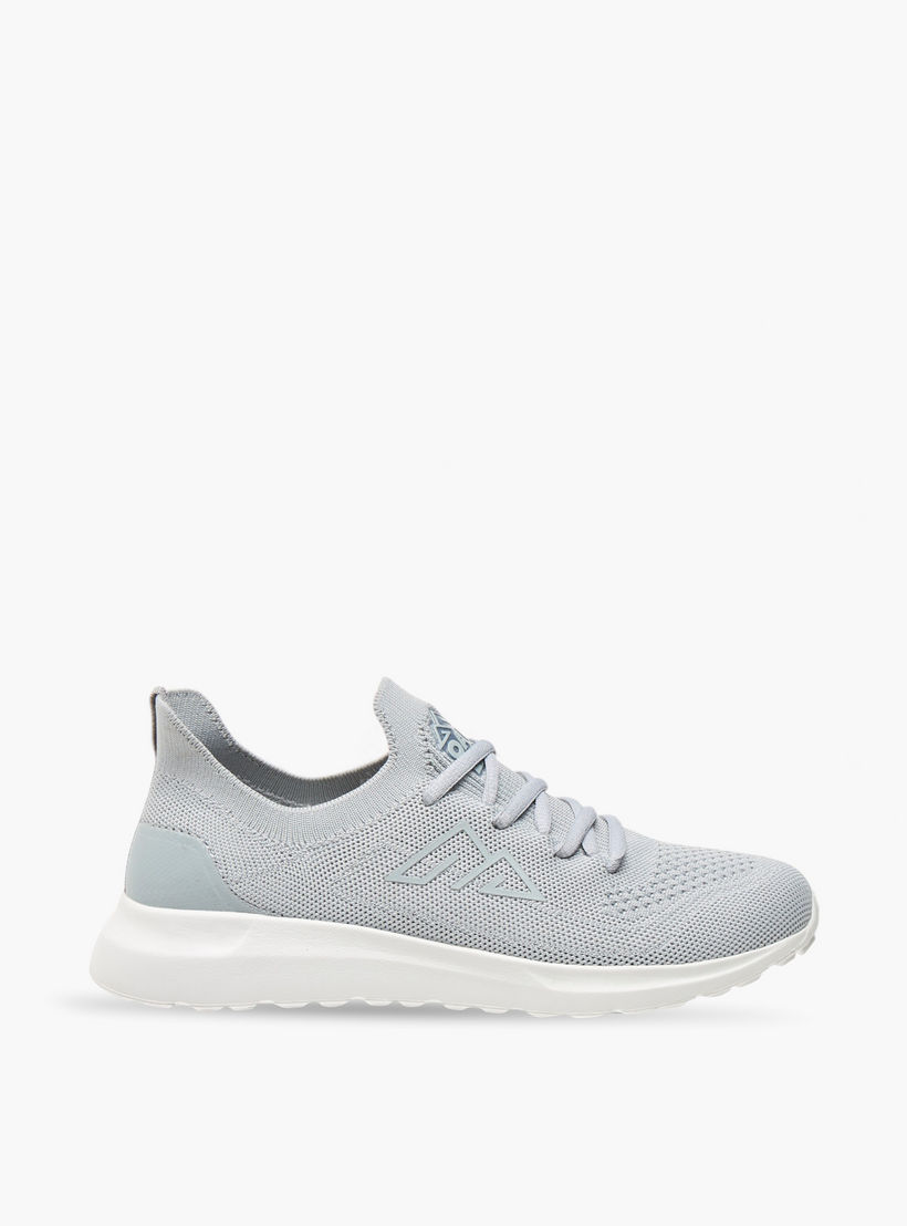 حذاء رياضي برباط إغلاق وشعار من أوكلان من شو إكسبرس-sports-women-shoes-image-3