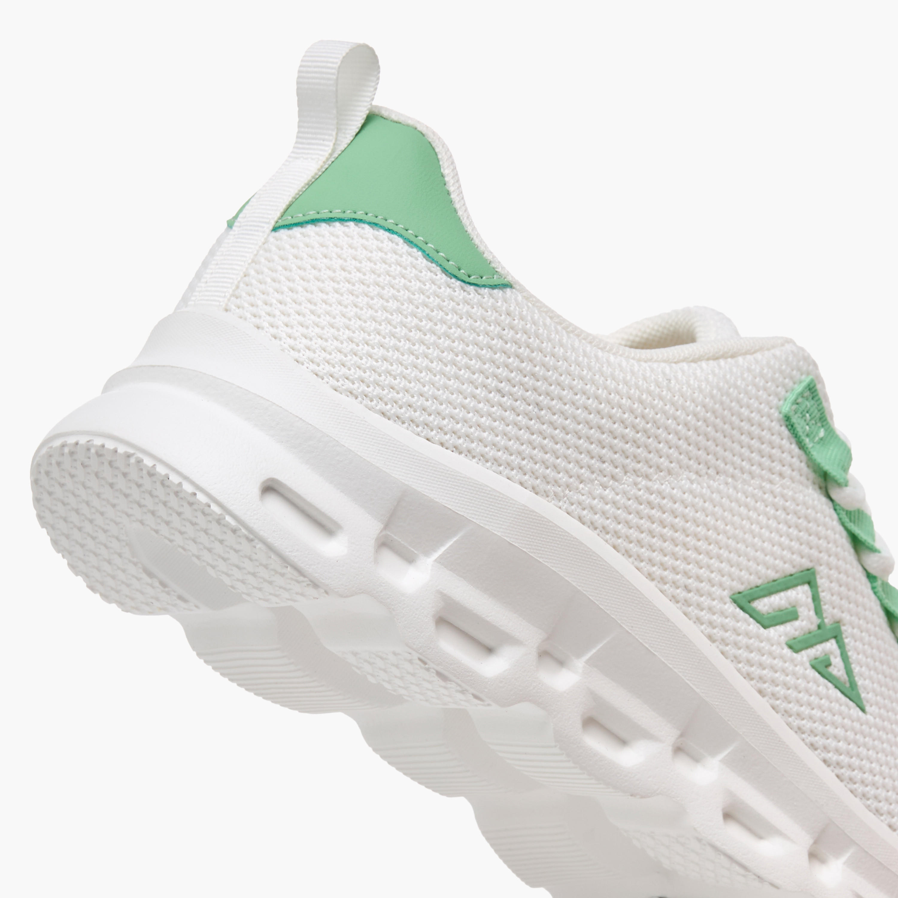 حذاء رياضي برباط إغلاق للنساء من أوكلان من شو إكسبريس-sports-women-shoes-image-8