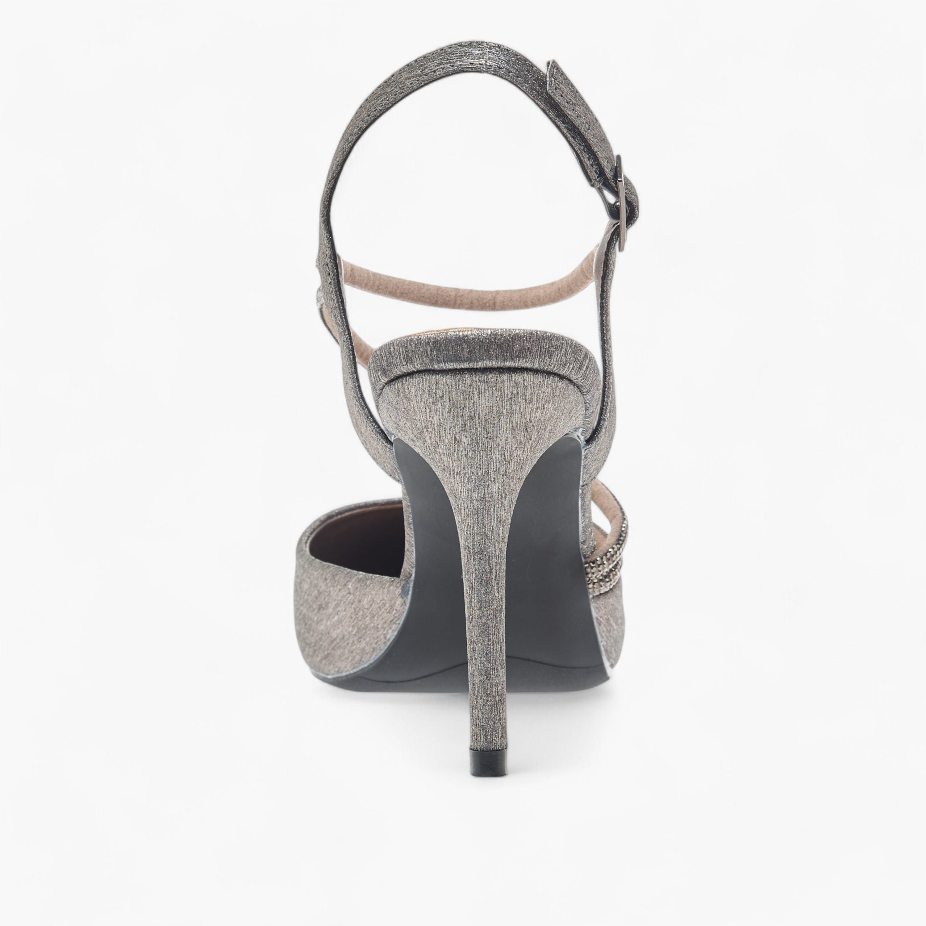 حذاء مزيّن بكعب ستيليتو ومقدمة مدببة وإبزيم إغلاق من فلورا بيلا-women-shoes-heels-image-5