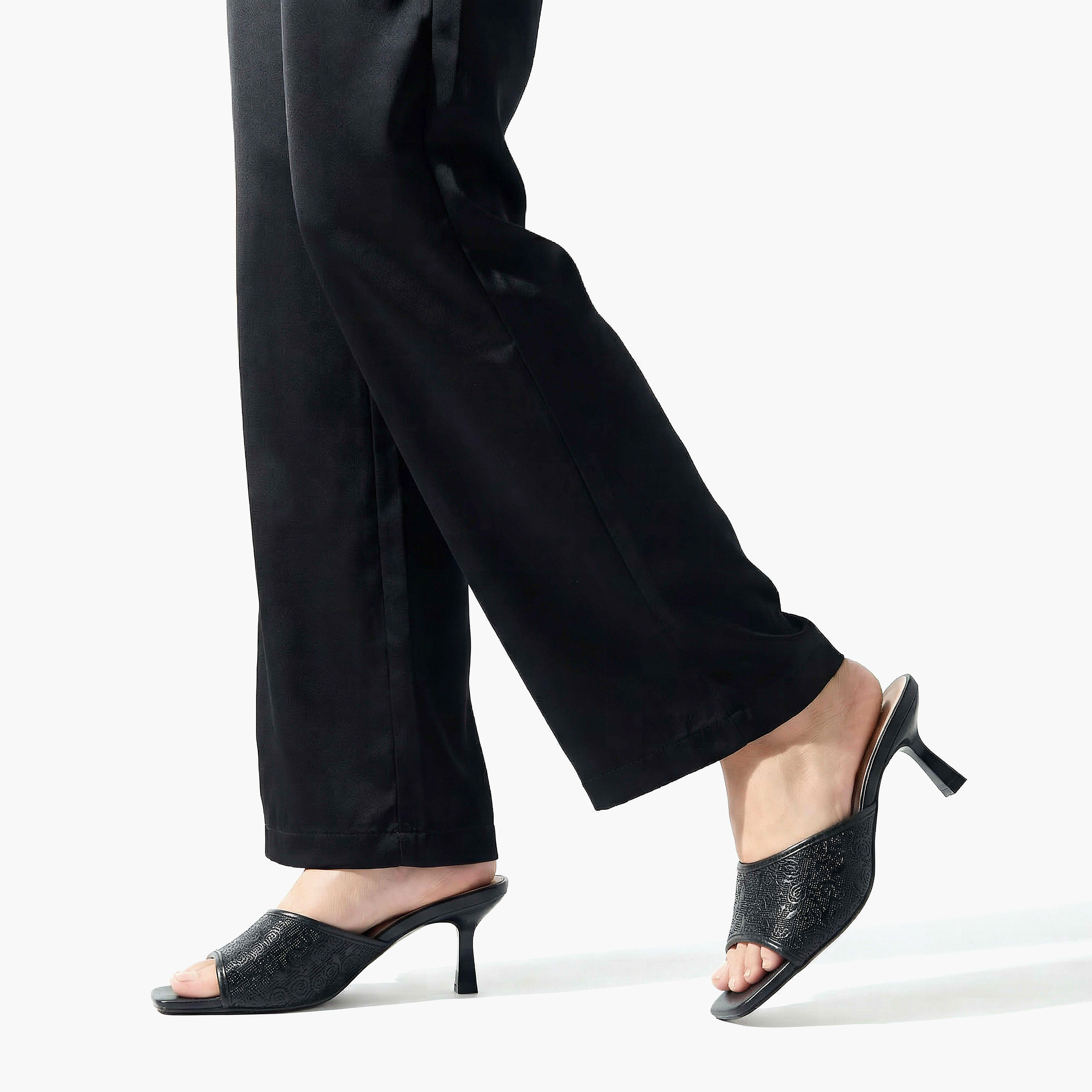 صندل بملمس زهور بارز وكعب مدبب من فلورا بيلا-women-shoes-sandals-heeled-image-6