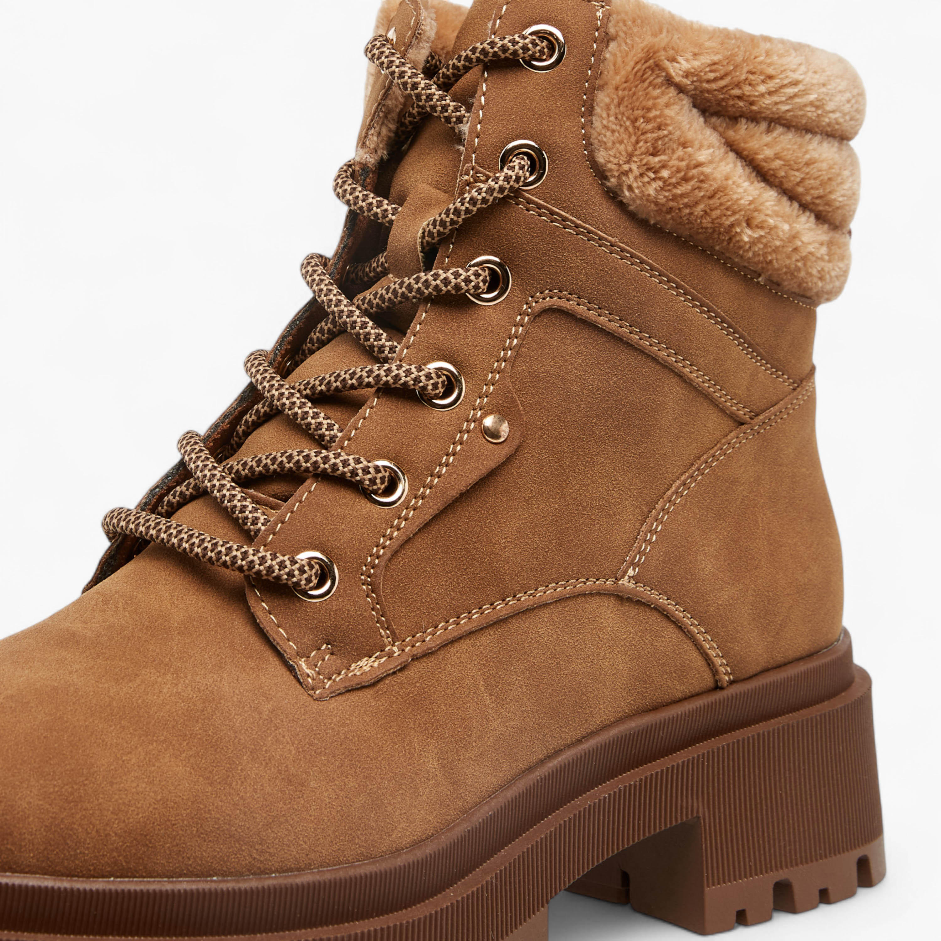 بوت كاحل سادة برباط إغلاق ولسان سحب من فلورا بيلا-women-shoes-boots-image-4