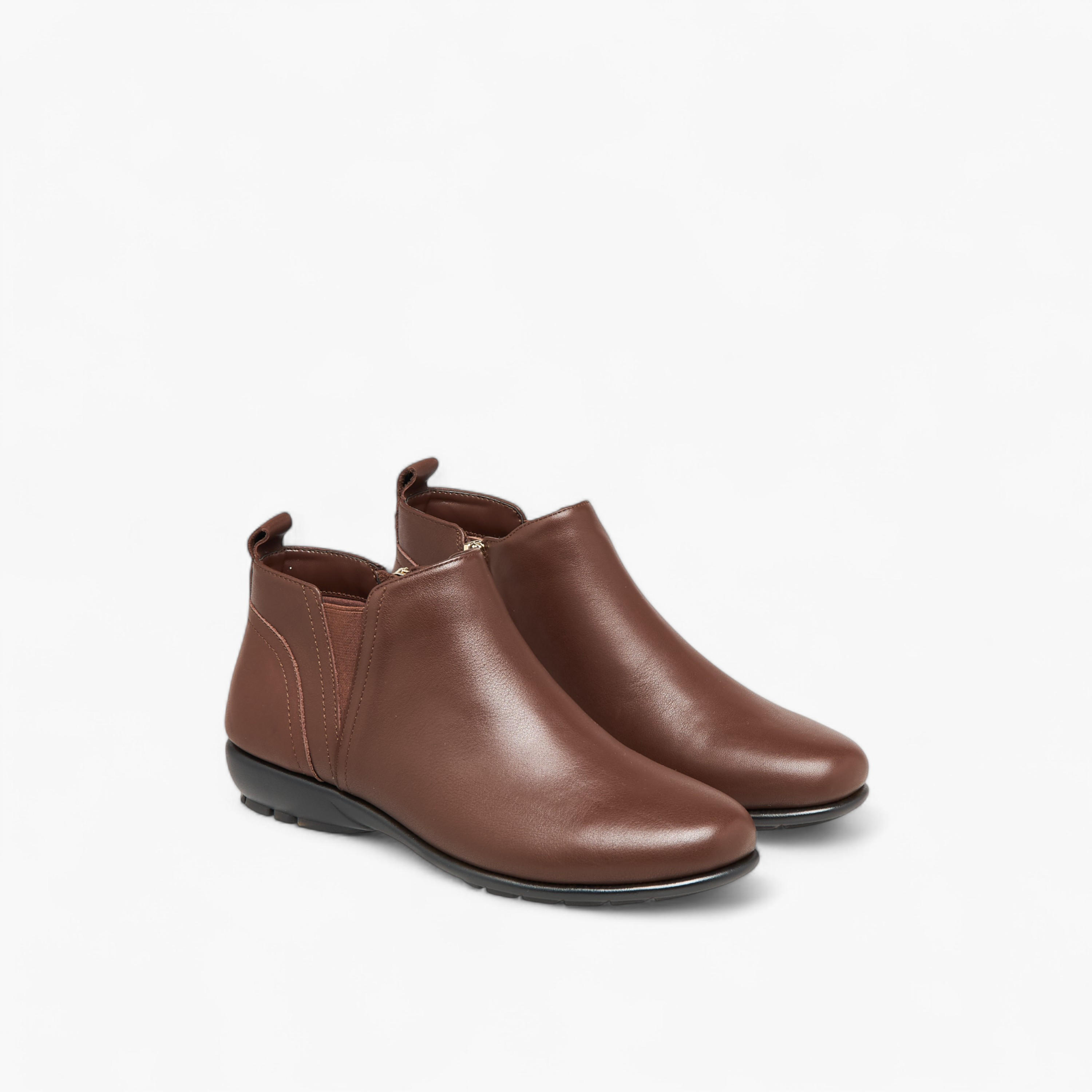 بوت بارز الملمس سهل الارتداء بكعب سميك من لو كونفورت-women-shoes-boots-image-1