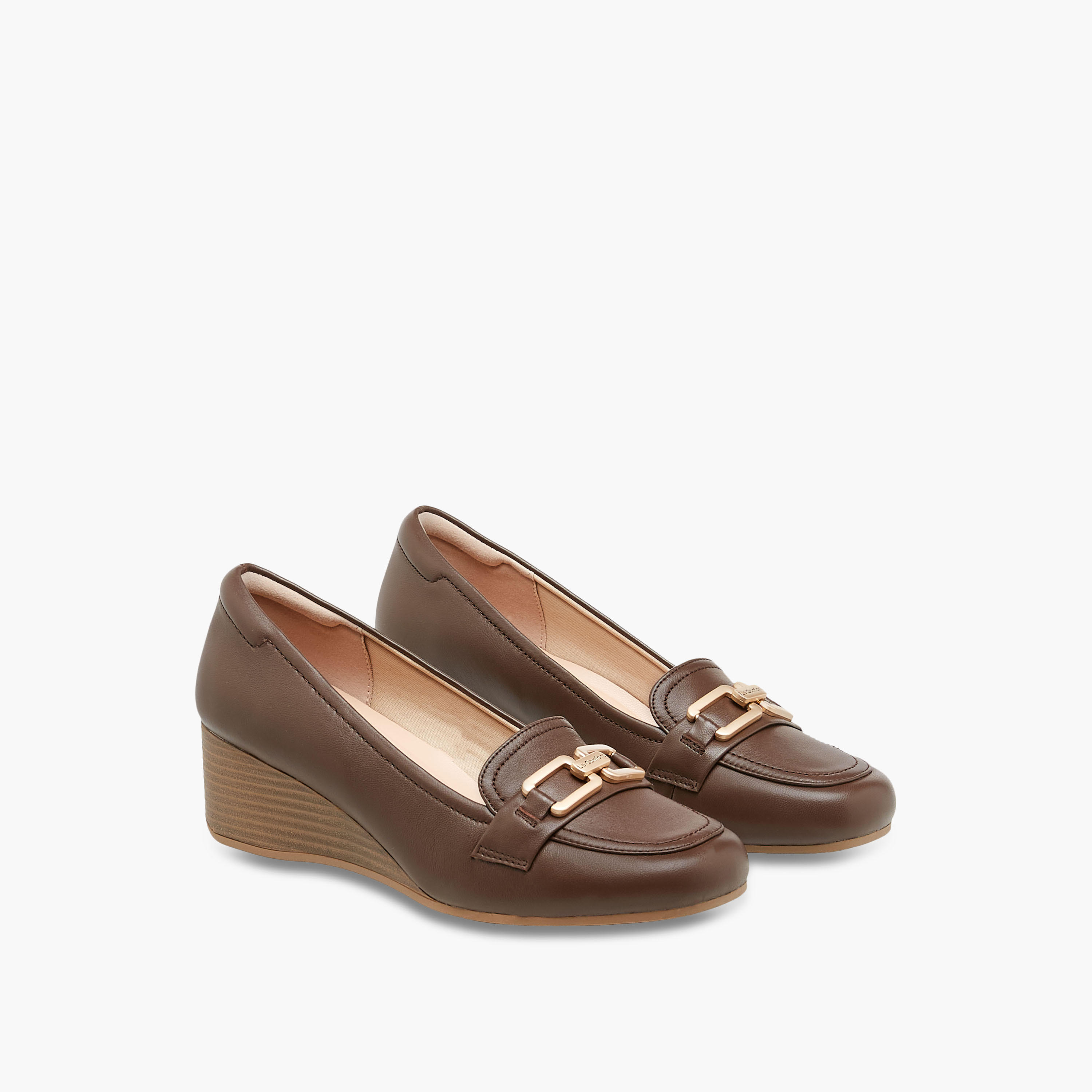 حذاء لوفر سهل الارتداء بكعب ويدج وزينة معدن من لو كونفورت-women-shoes-heels-image-1